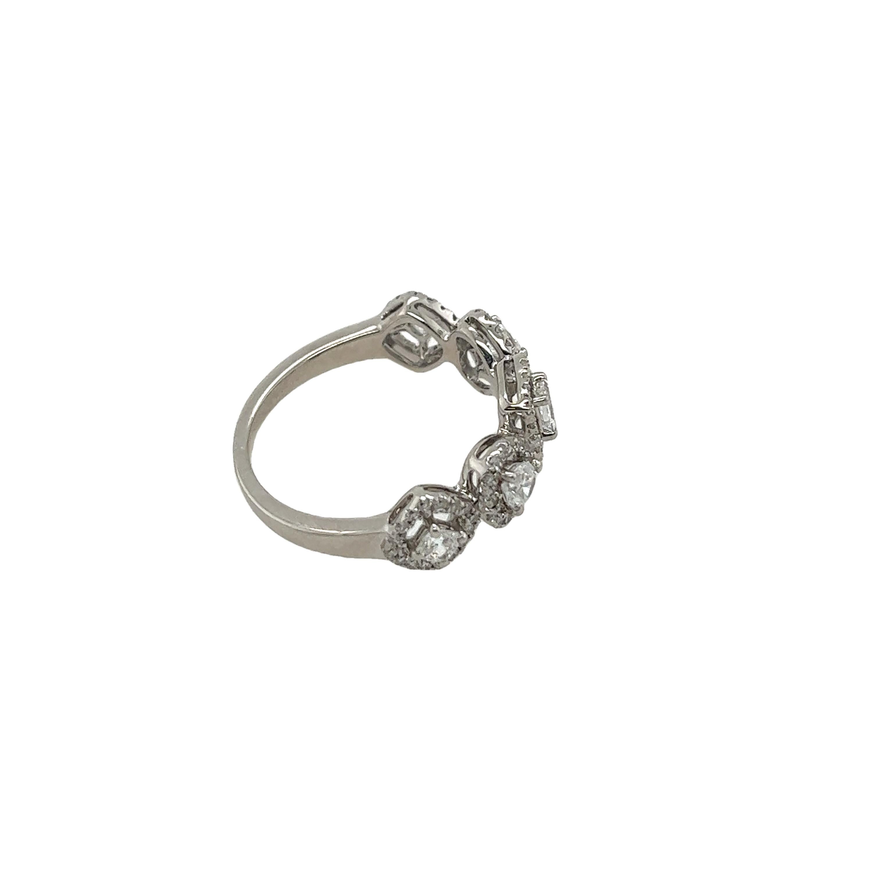 Bague en or blanc 18 carats sertie de diamants de formes multiples, 0,86 carat Pour femmes en vente
