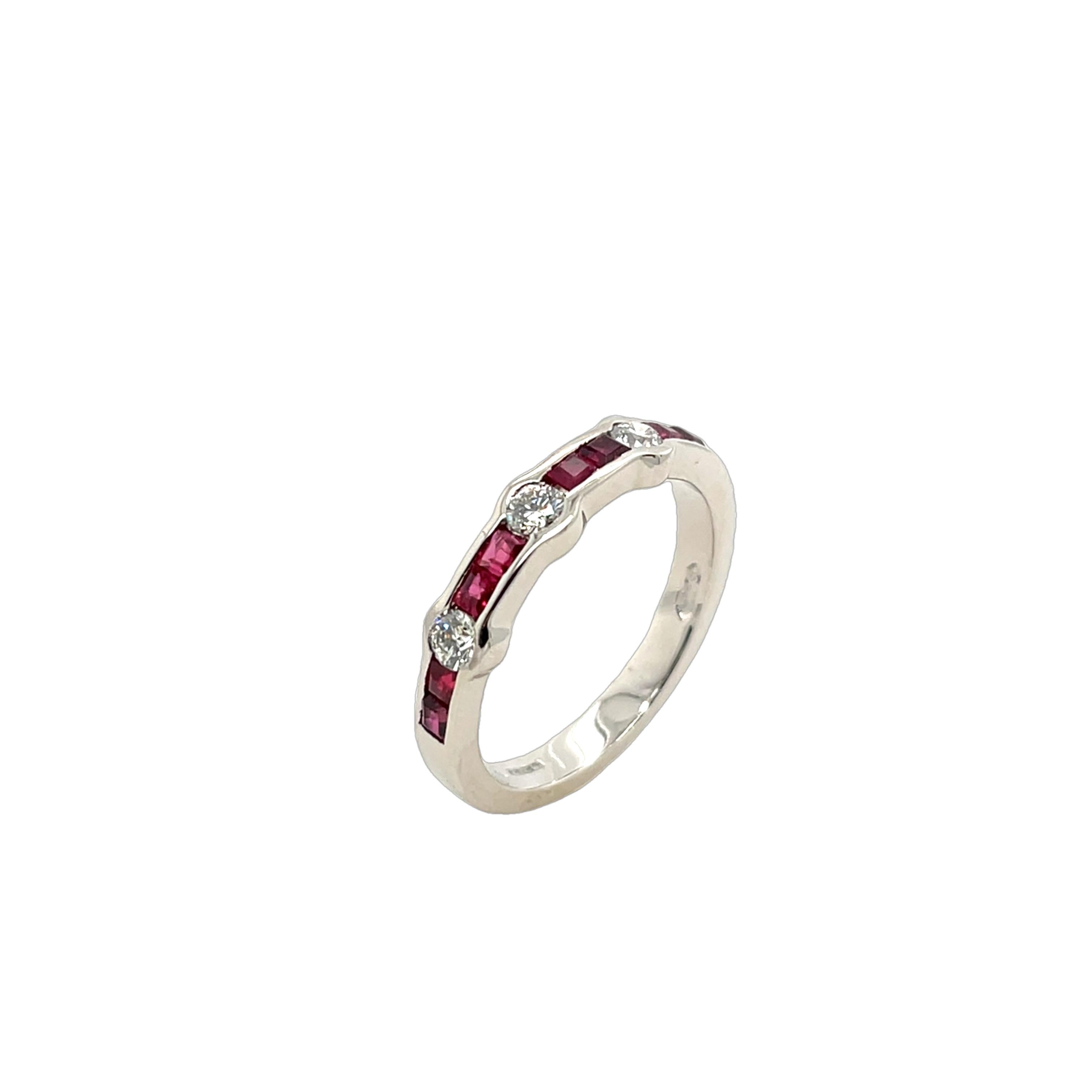 18ct White Gold Diamond & Ruby Ring In Excellent Condition In London, GB