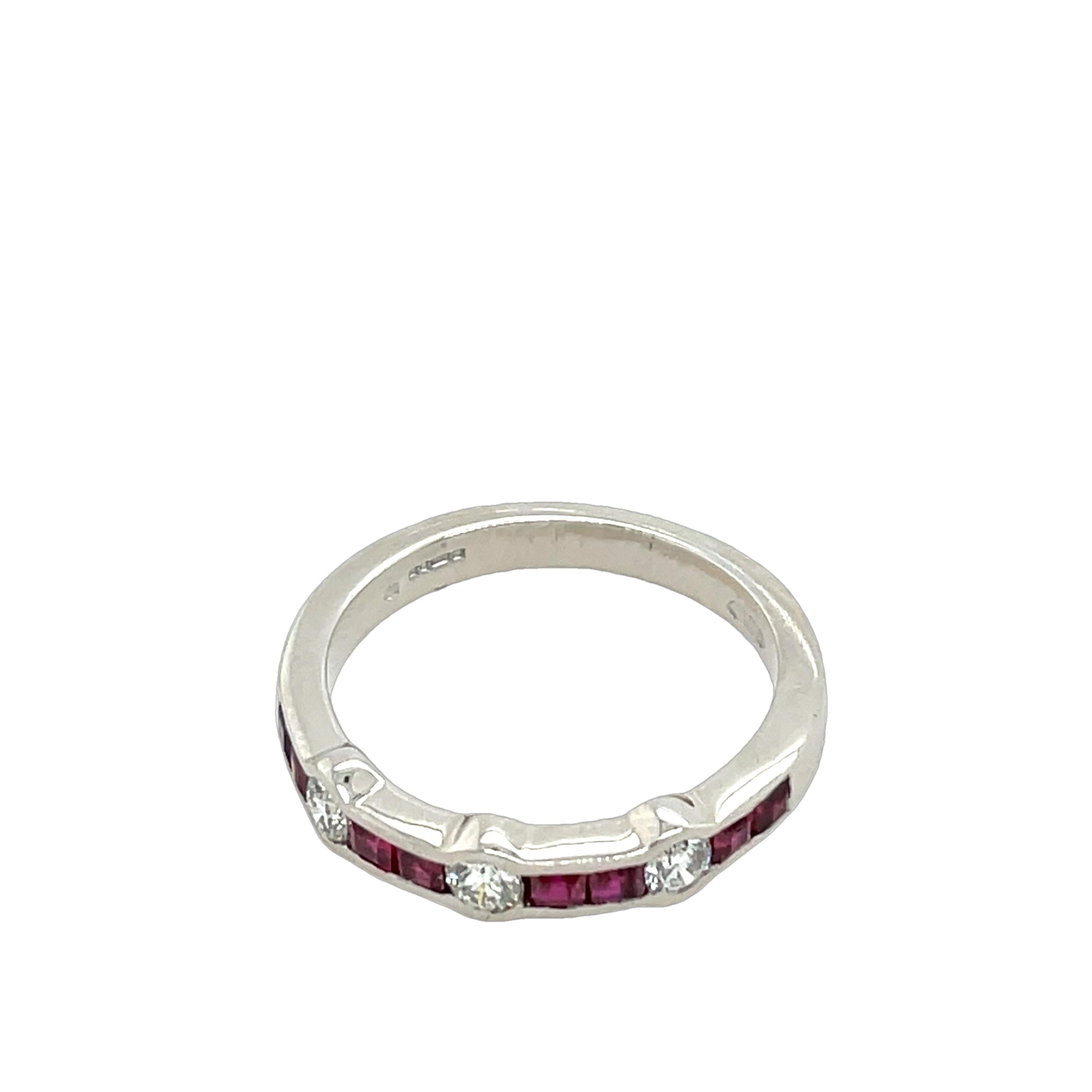 Women's or Men's 18ct White Gold Diamond & Ruby Ring