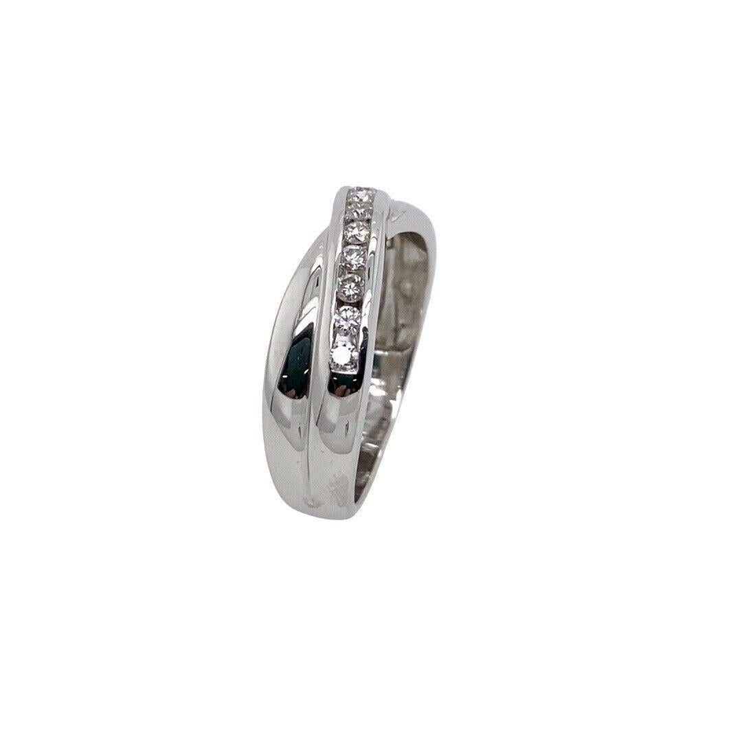 Round Cut 18ct White Gold Diamond Set Channel Set Crossover Ring with 0.25ct of Diamonds For Sale