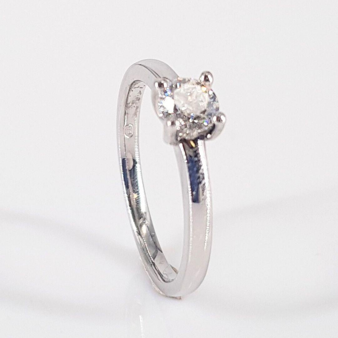 18CT WHITE GOLD DIAMOND SOLITARE RING
Stunning
Item Attributes
Metal Colour:                        White
Metal:                                   18ct Gold
Weight:                                  3.4g
Size:                                       M