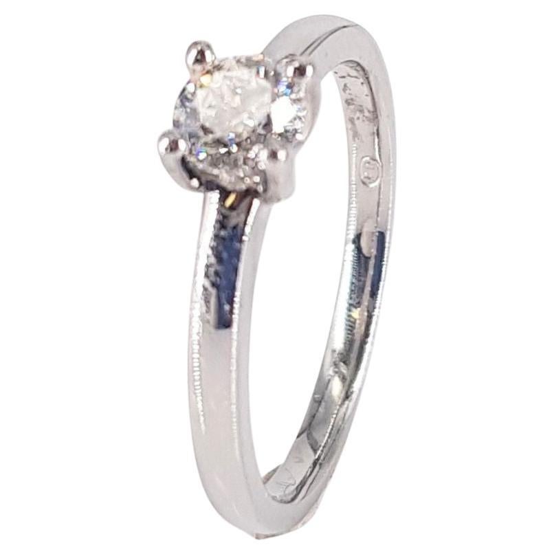 18ct White Gold Diamond Solitaire Ring For Sale