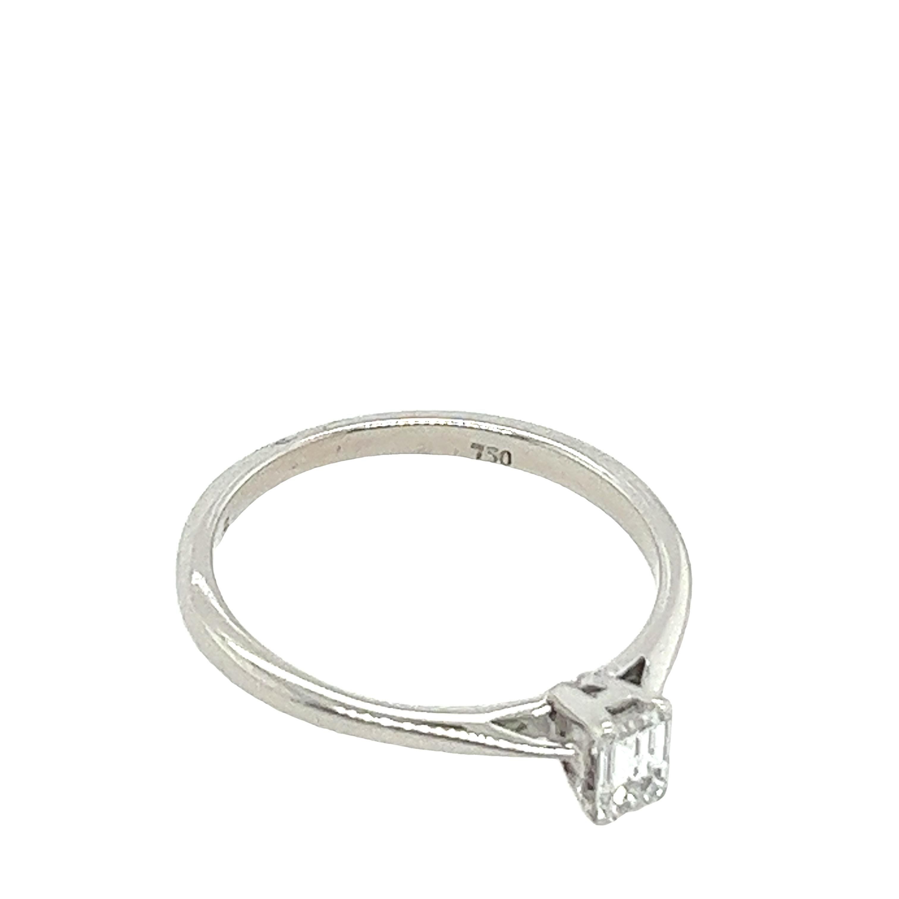 Emerald Cut 18ct White Gold Diamond Solitaire Ring Set With 0.20ct F-VS1 Emerald cut Diamond For Sale