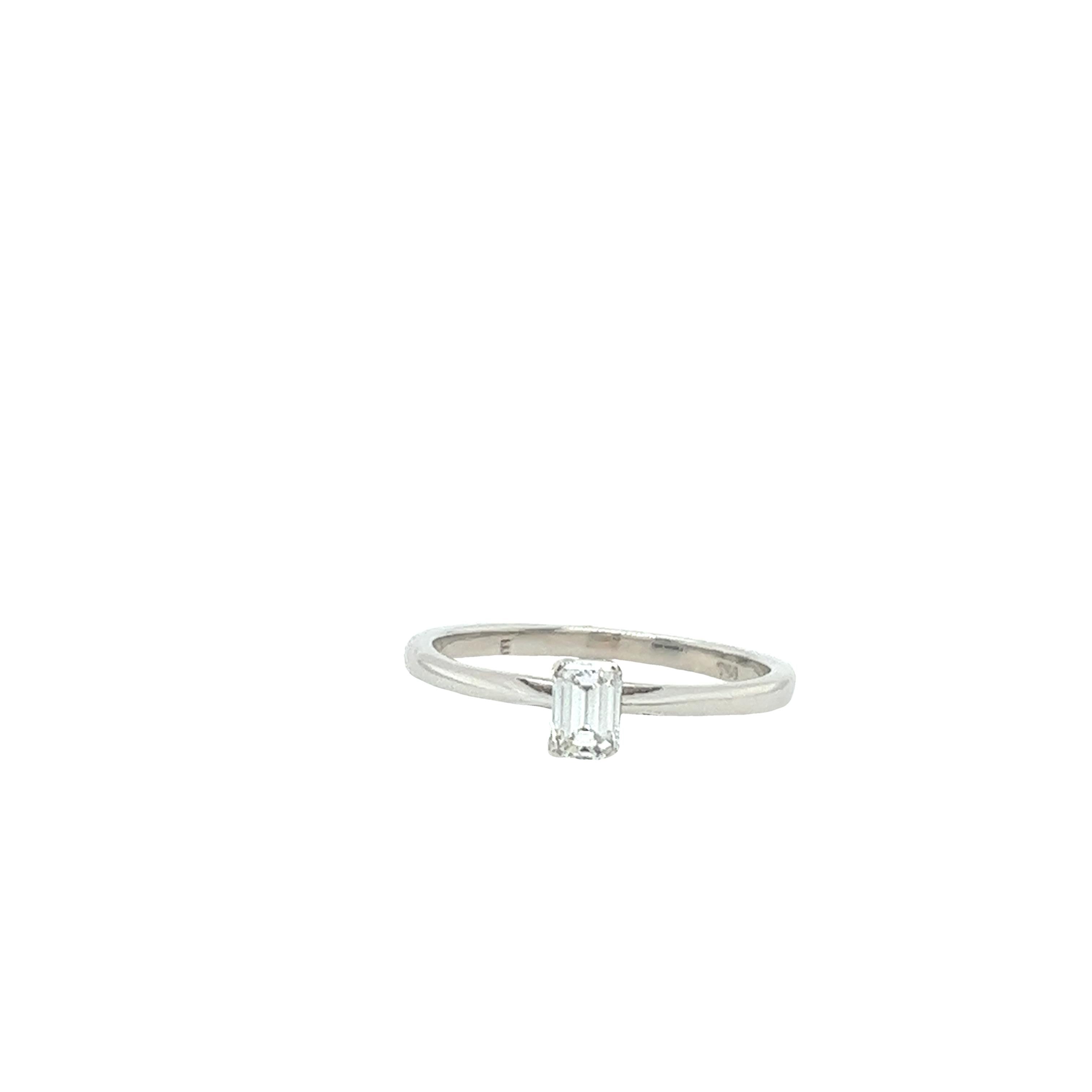 Women's 18ct White Gold Diamond Solitaire Ring Set With 0.20ct F-VS1 Emerald cut Diamond For Sale