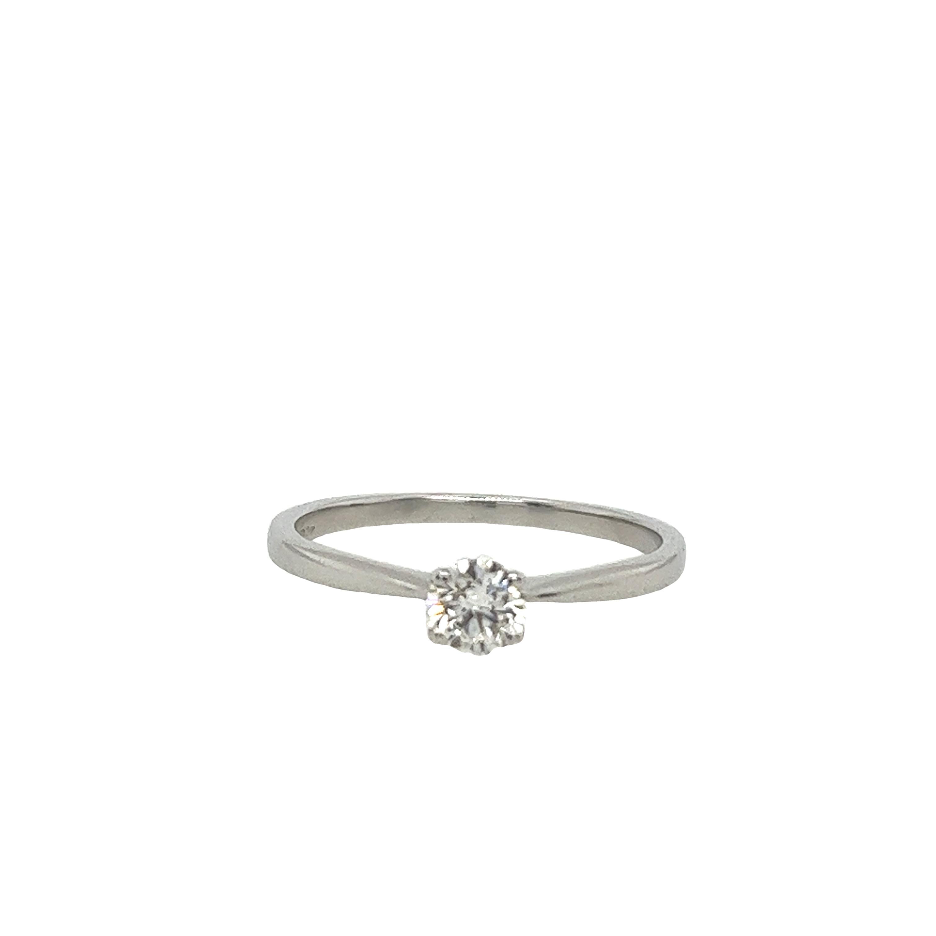 18ct White Gold Diamond Solitaire Ring Set With 0.31ct E/SI1 For Sale 2