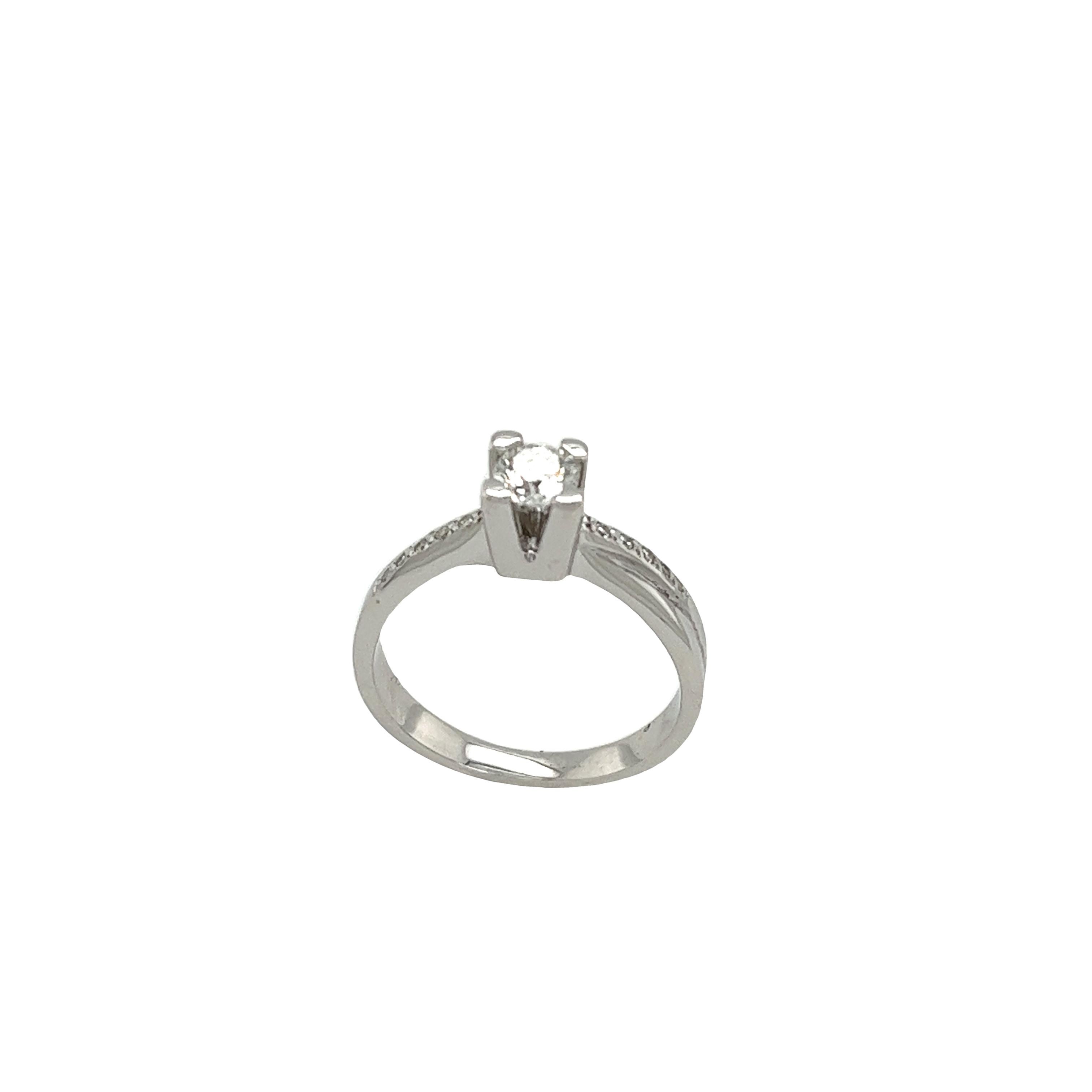 18ct White Gold Diamond Solitaire Ring Set With 0.38ct H/SI In Excellent Condition For Sale In London, GB