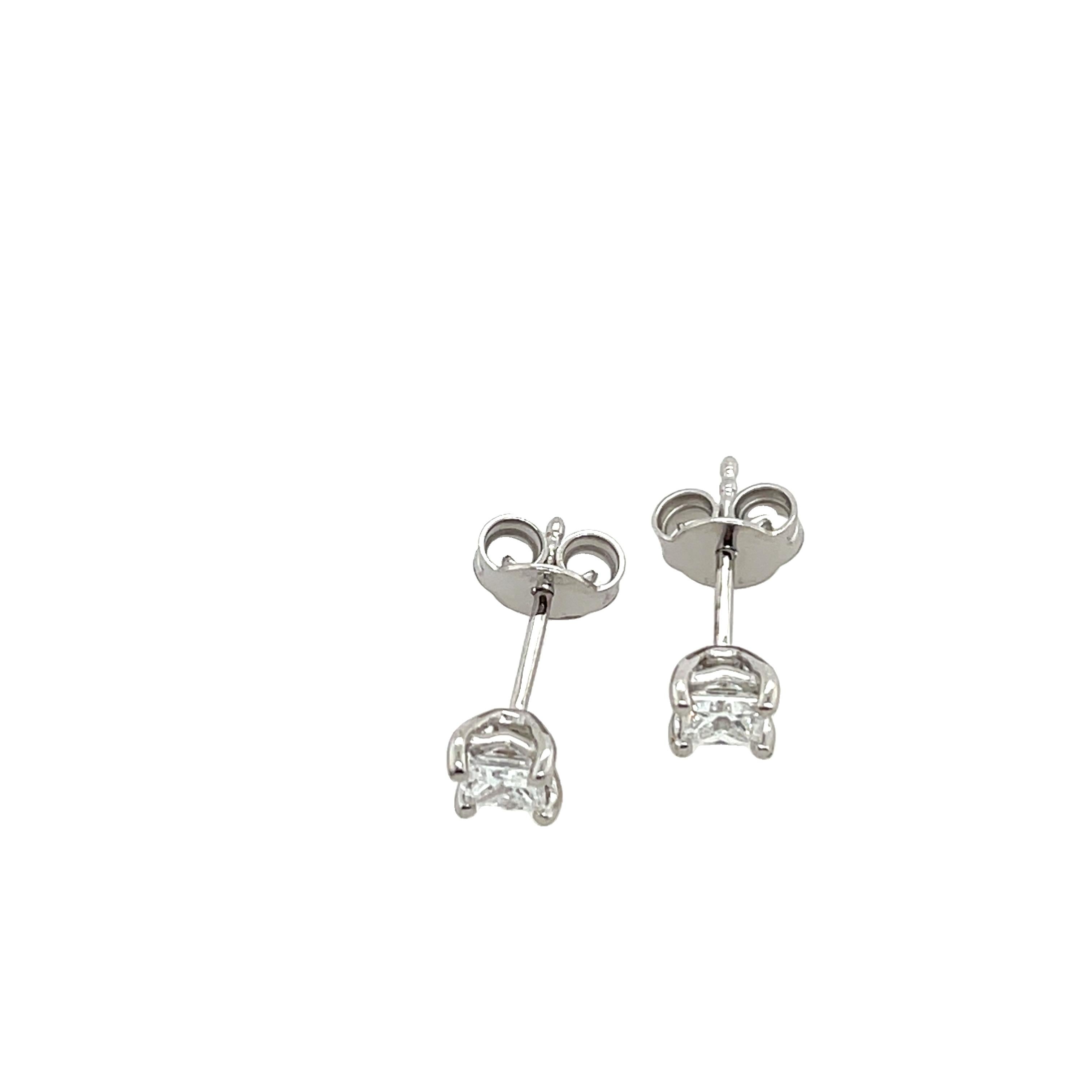 18ct White Gold Diamond Stud Earrings, 0.52ct Natural Princess Cut Diamonds In New Condition For Sale In London, GB
