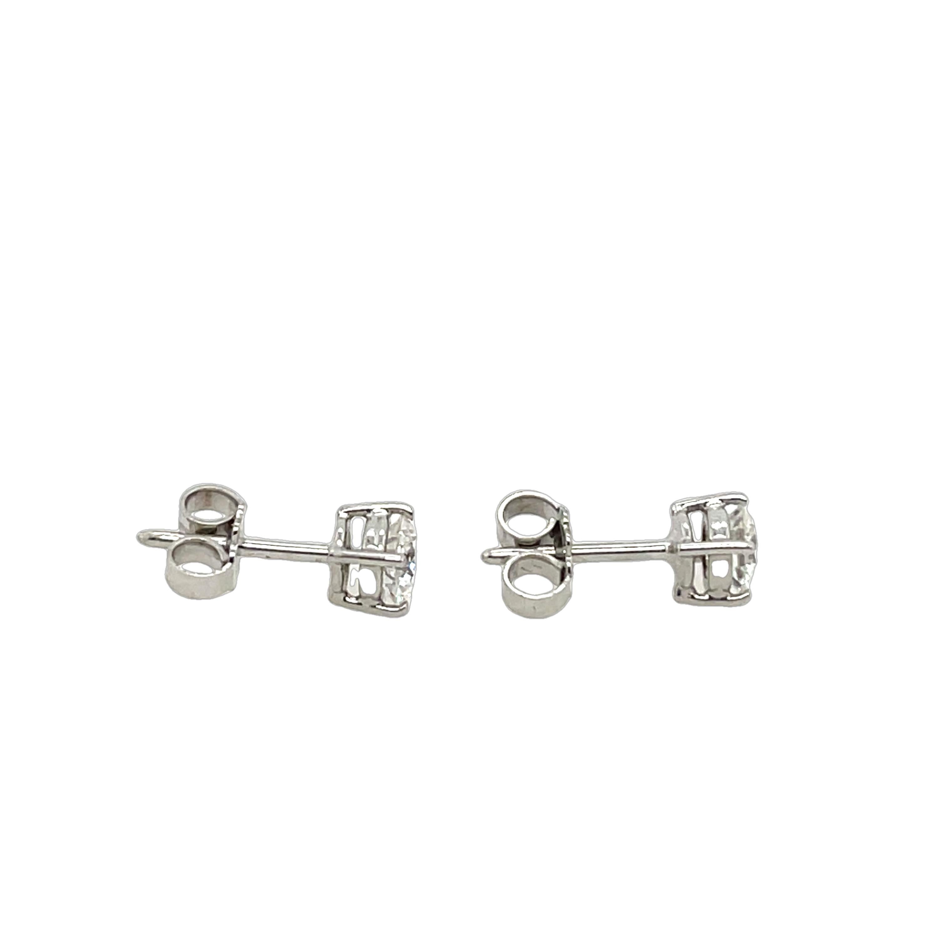 Orecchini con diamanti in oro bianco 18ct, 0,69ct F-G/VS1 In condizioni ottime in vendita a London, GB