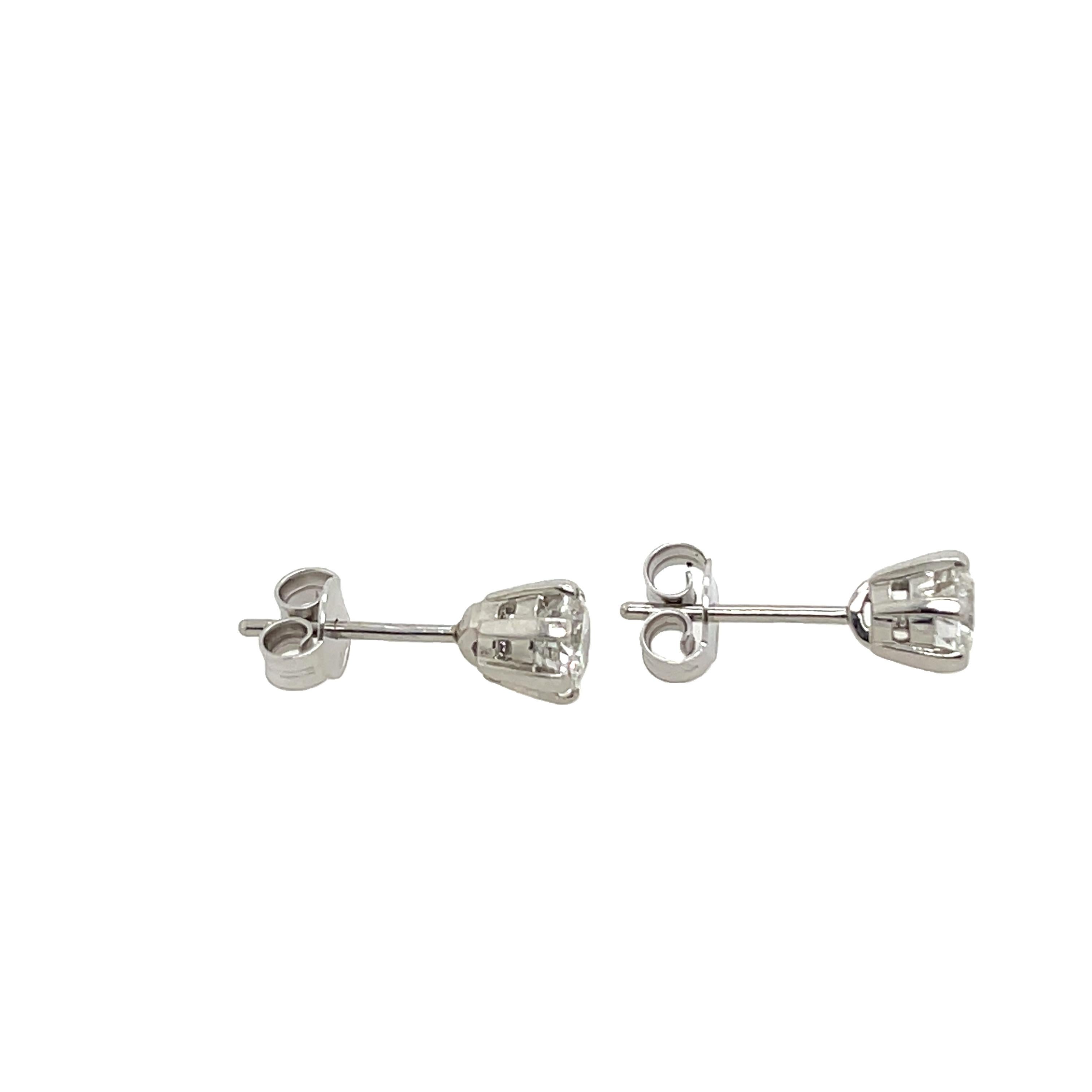 Taglio rotondo Orecchini con diamanti in oro bianco 18ct, 1,10ct di diamanti naturali in vendita