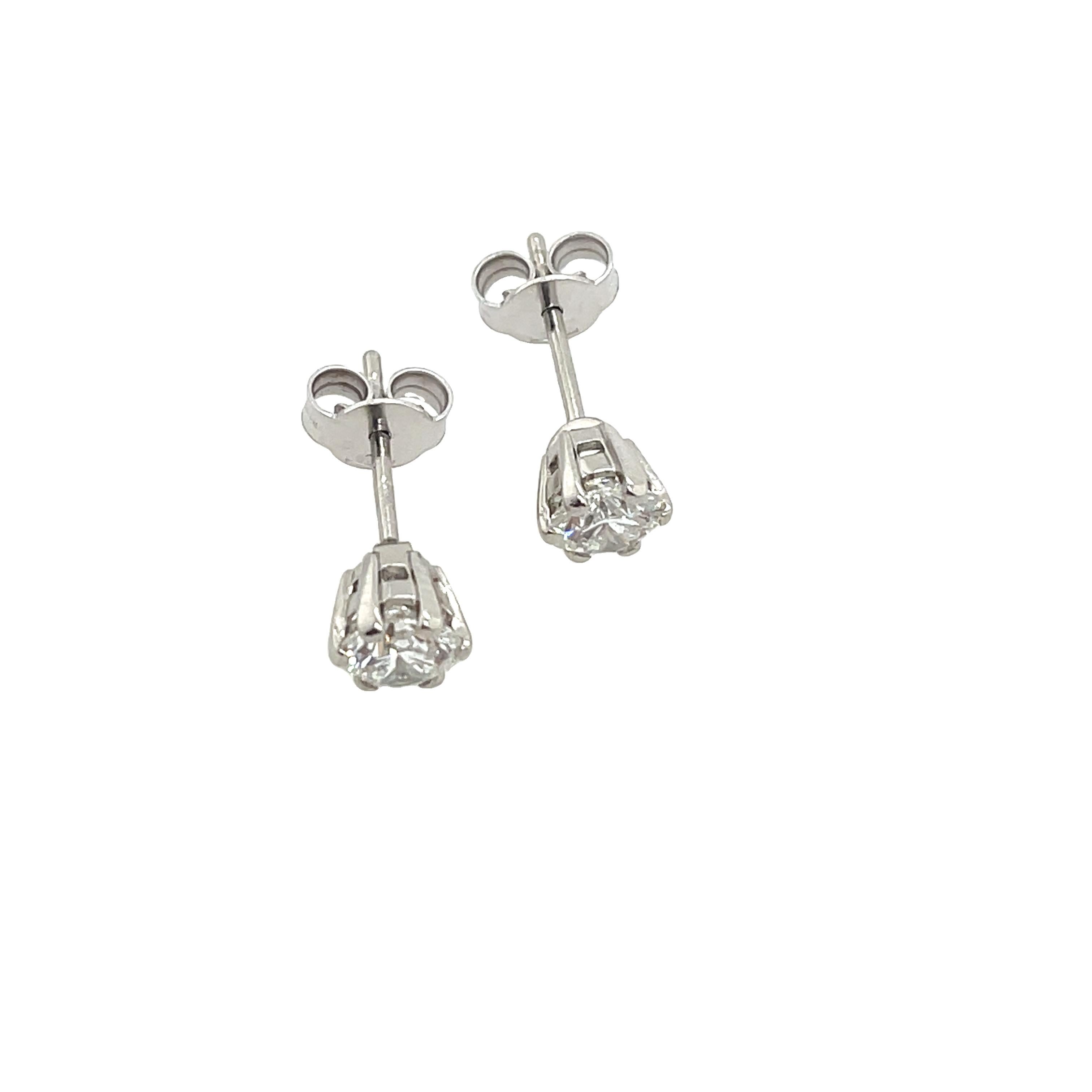 Orecchini con diamanti in oro bianco 18ct, 1,10ct di diamanti naturali In condizioni ottime in vendita a London, GB