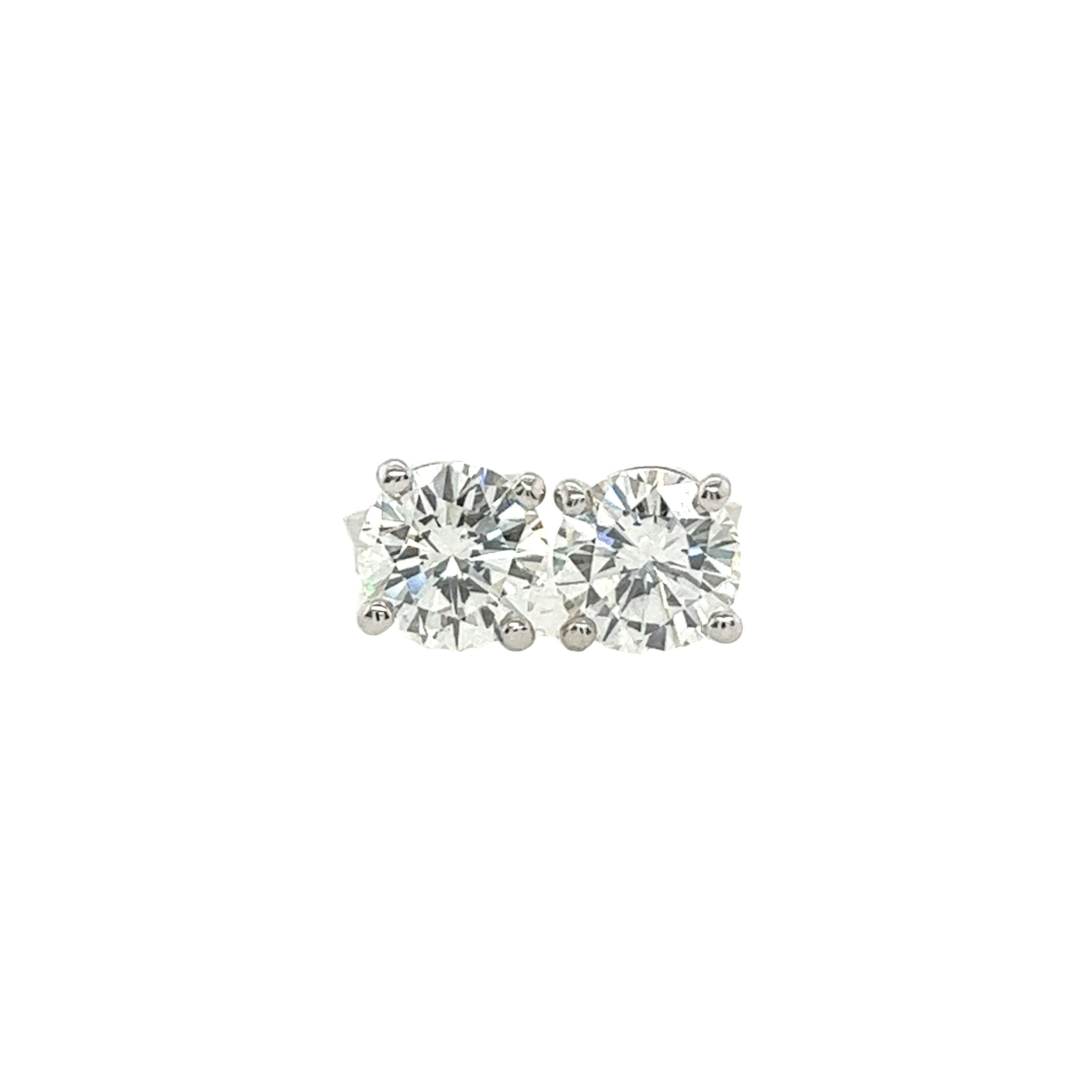 18ct White Gold Diamond Stud Earrings, Set With 2.06ct Natural Diamonds For Sale 2