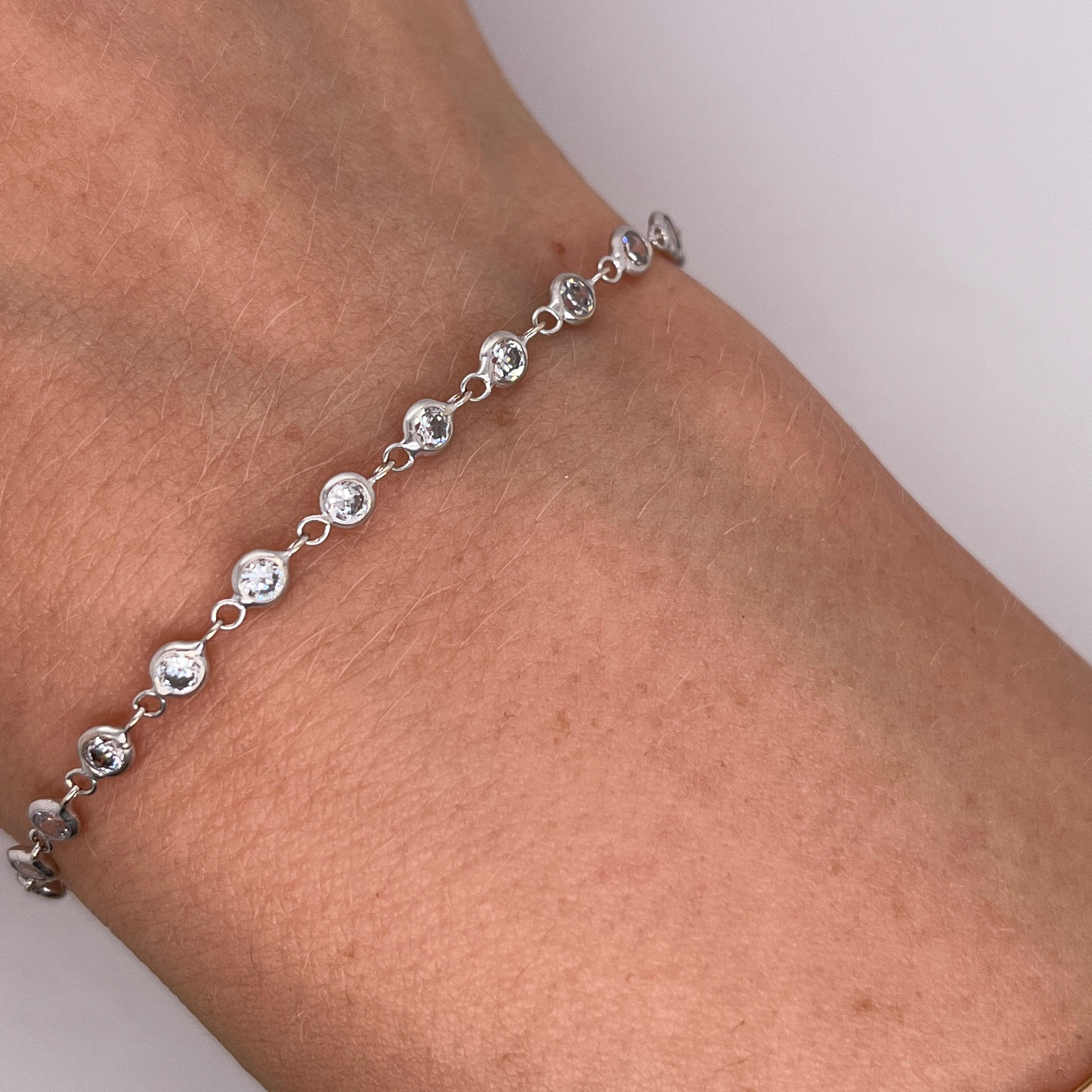 Pulsera de tenis de diamantes en oro blanco de 18 ct Corte redondo en venta