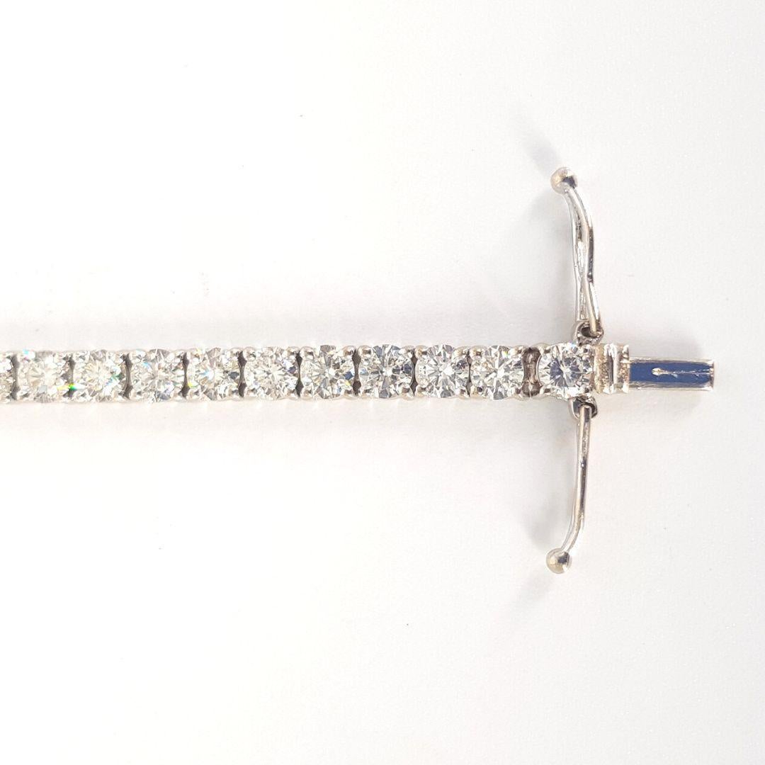 18ct White Gold Diamond Tennis Bracelet In Excellent Condition In Cape Town, ZA