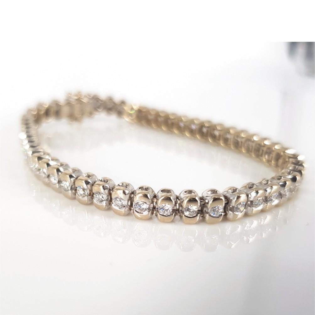 Modern 18ct White Gold Diamond Tennis Bracelet