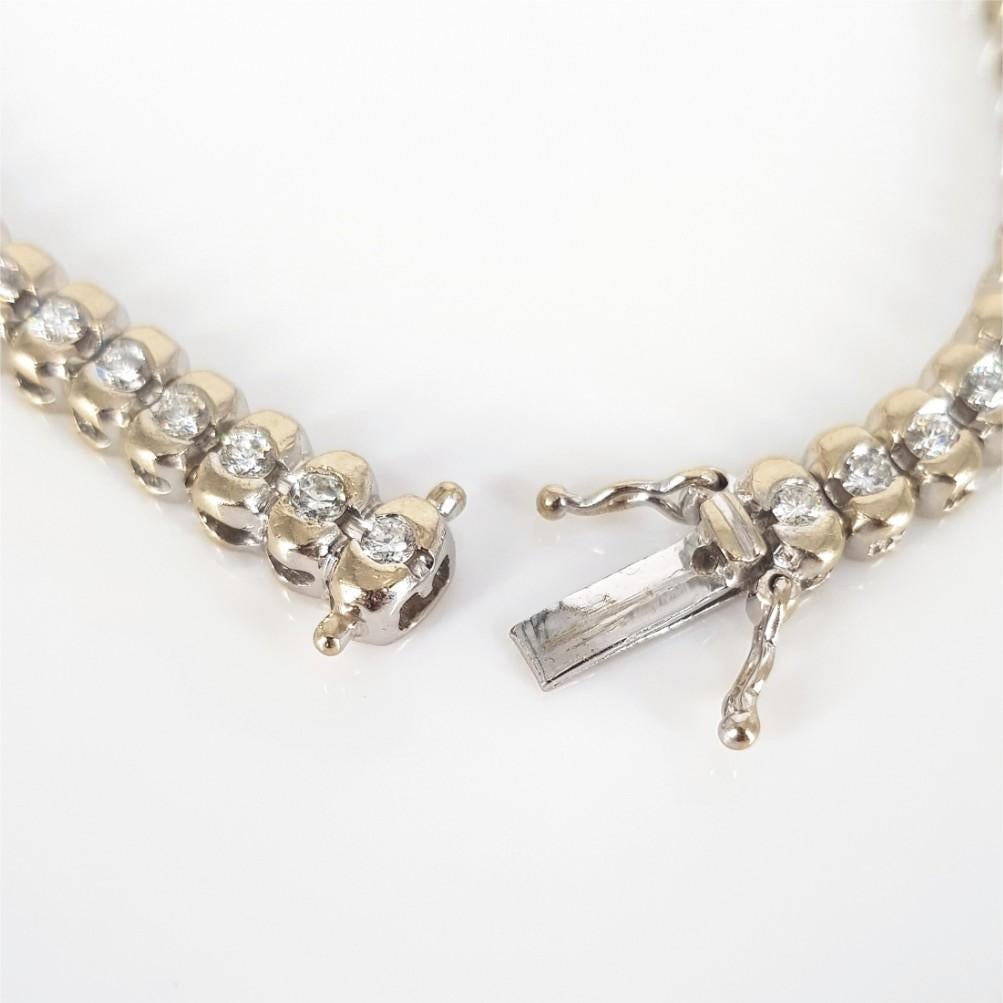 Round Cut 18ct White Gold Diamond Tennis Bracelet