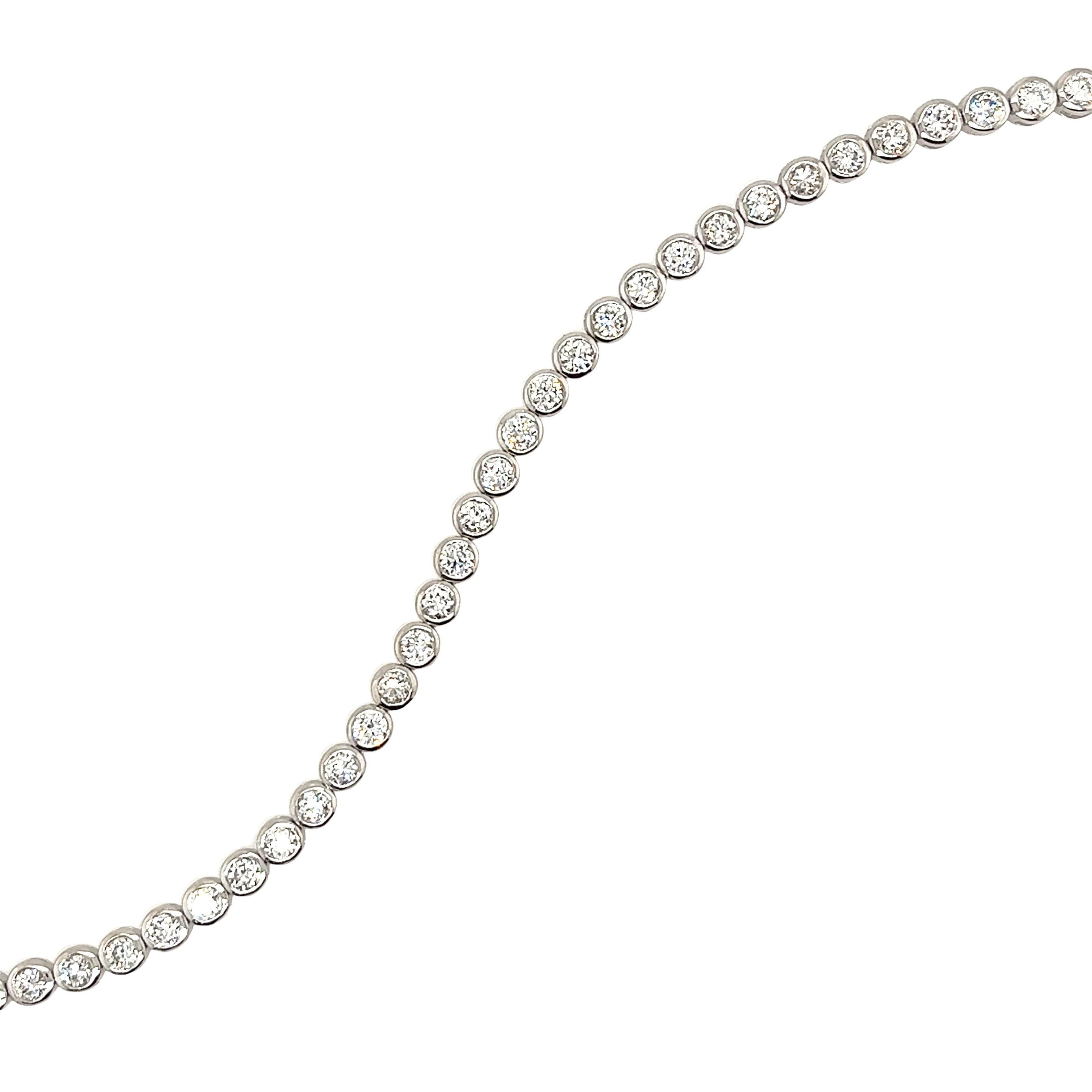 Modern 18ct White Gold Diamond Tennis Bracelet Set With 3.50ct H/SI1 Natural Diamonds For Sale