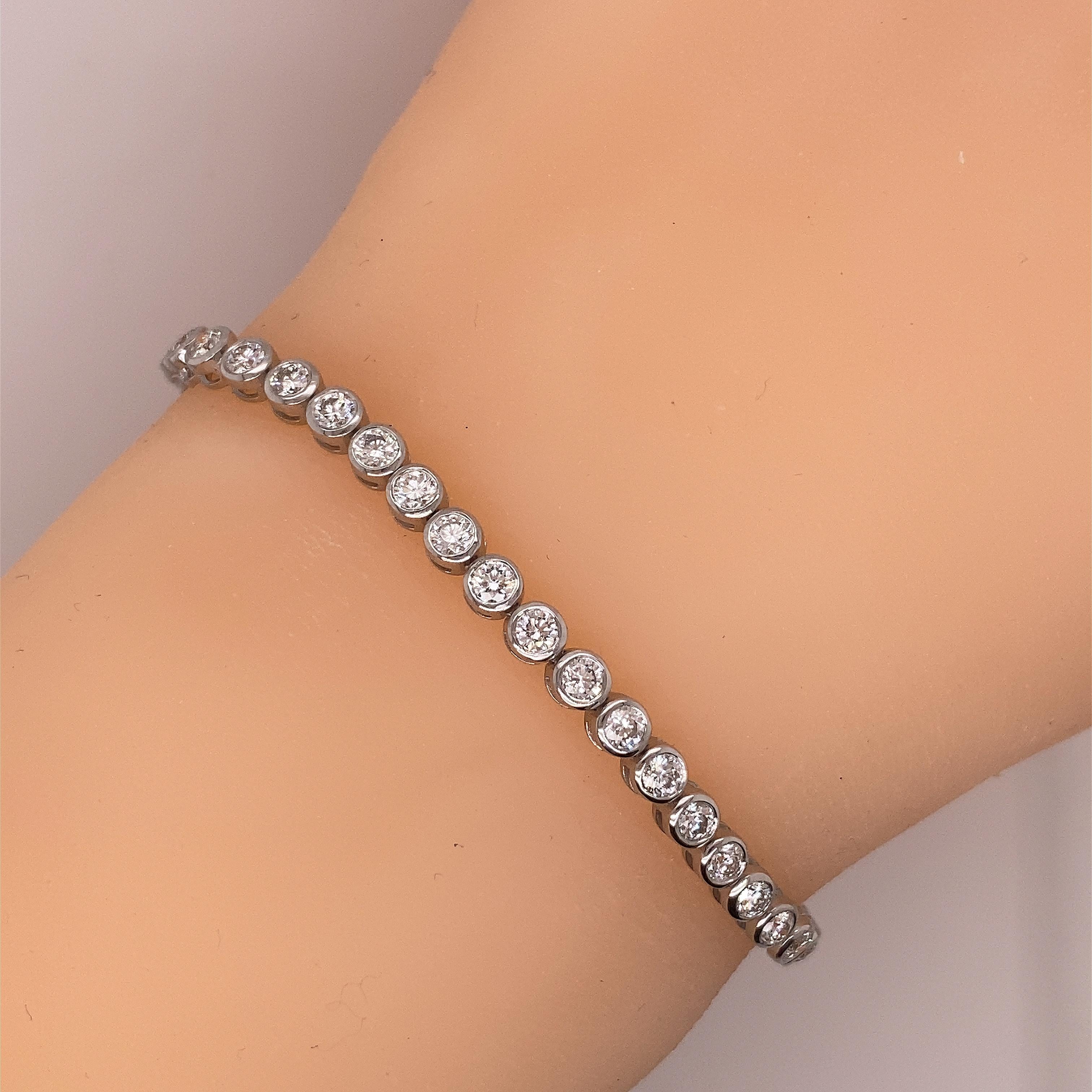Round Cut 18ct White Gold Diamond Tennis Bracelet Set With 3.50ct H/SI1 Natural Diamonds For Sale