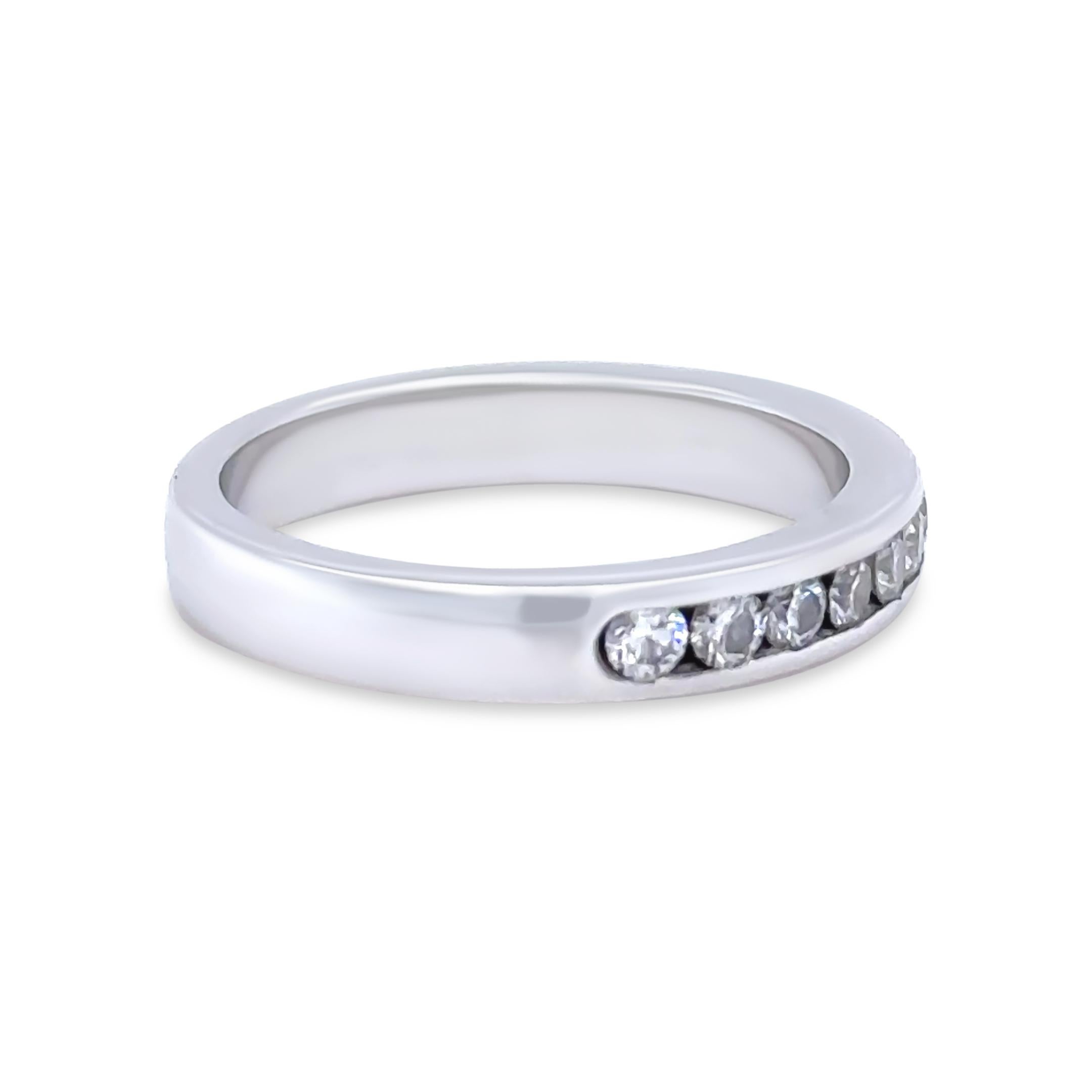Taille brillant Alliance en or blanc 18 carats avec diamants 0,60 carat en vente