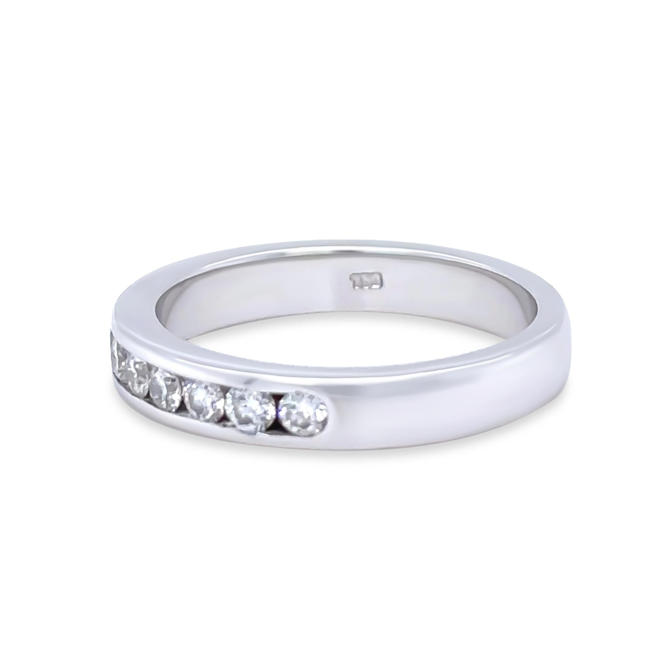 Alliance en or blanc 18 carats avec diamants 0,60 carat Excellent état - En vente à SYDNEY, NSW