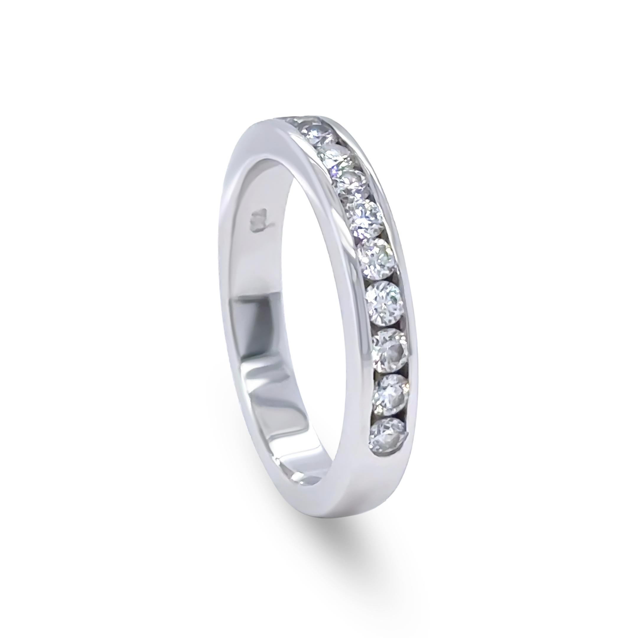 Alliance en or blanc 18 carats avec diamants 0,60 carat en vente 1