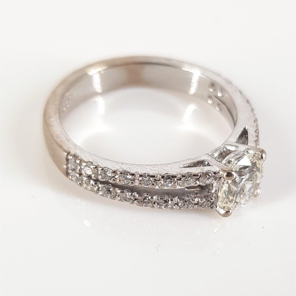 Modern 18ct White Gold Diamond Wedding Ring For Sale