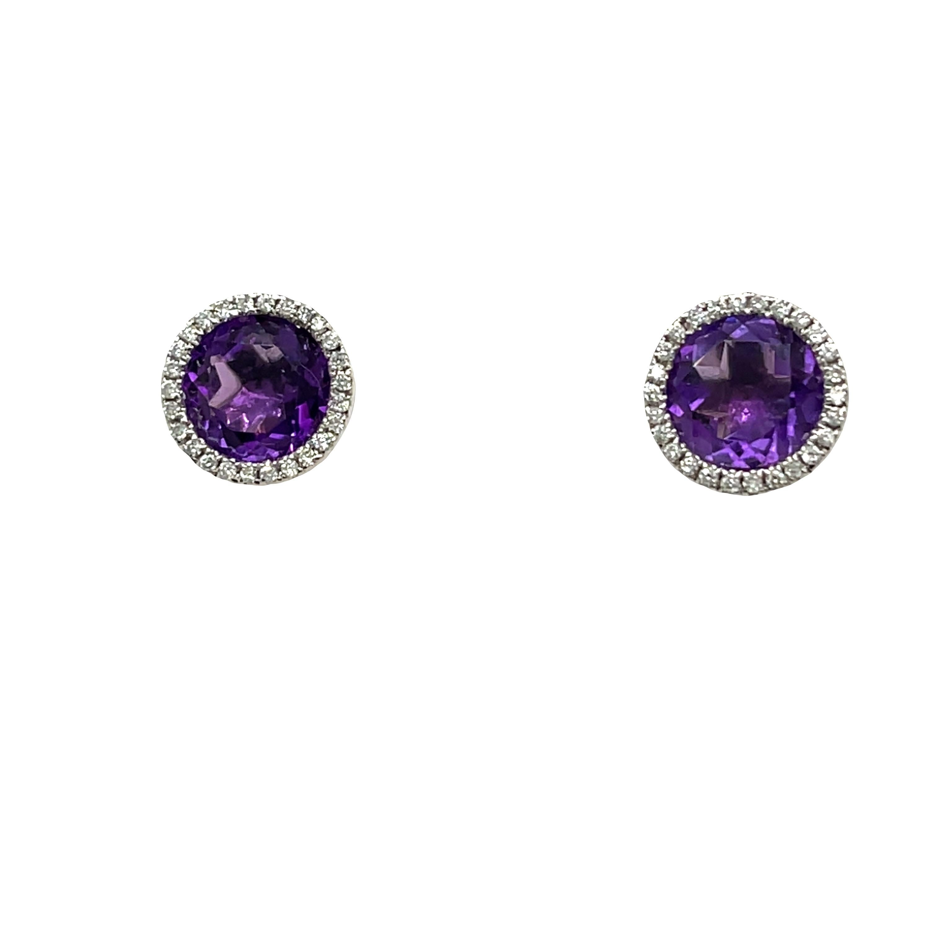 Boucles d'oreilles en or blanc 18ct serties d'améthyste et de diamants en halo
Élégantes et intemporelles, ces boucles d'oreilles présentent de vibrantes améthystes de taille ovale solidement serties dans de l'or blanc 18ct, chacune étant entourée