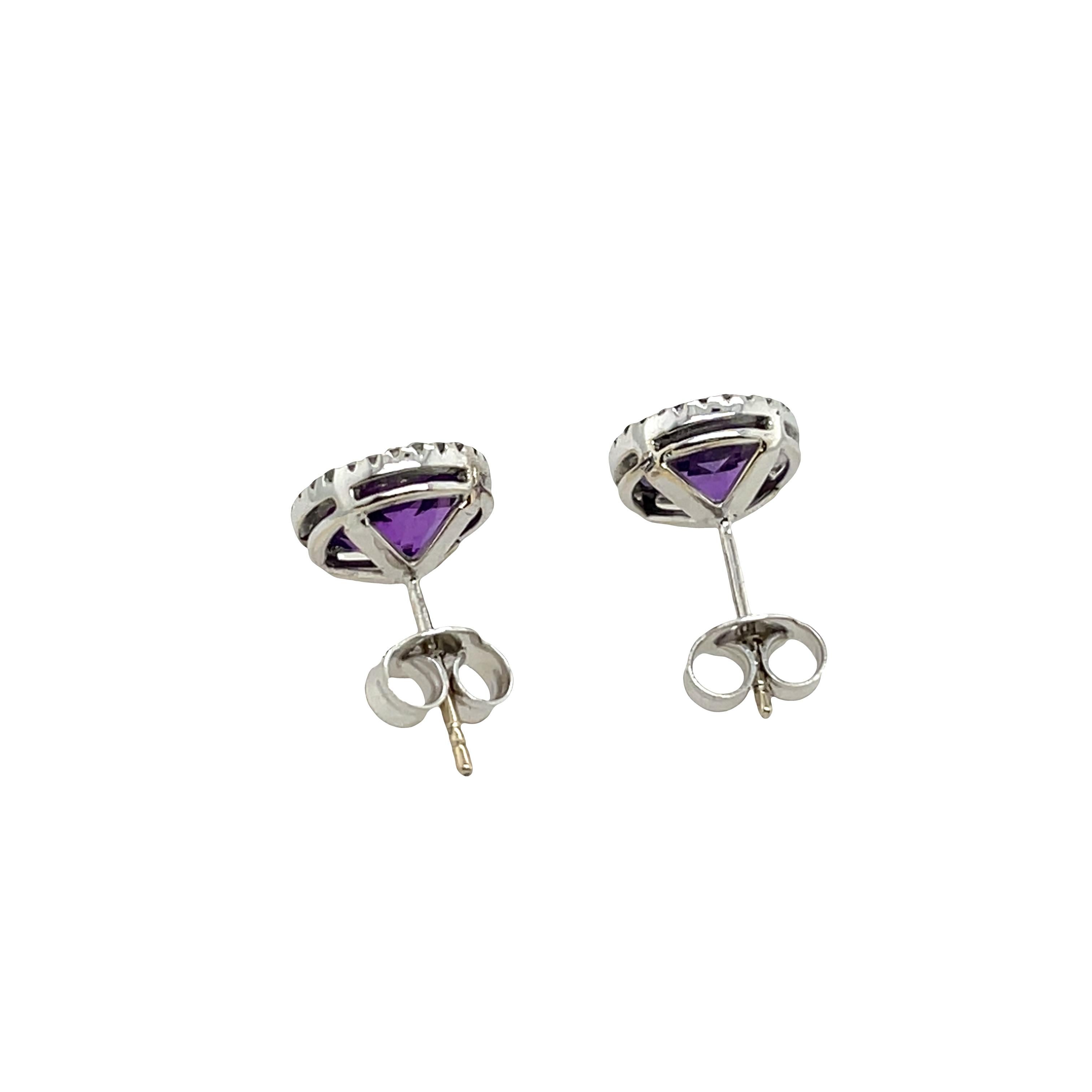 Taille ronde Boucles d'oreilles en or blanc 18ct serties d'améthyste et de diamants en halo en vente