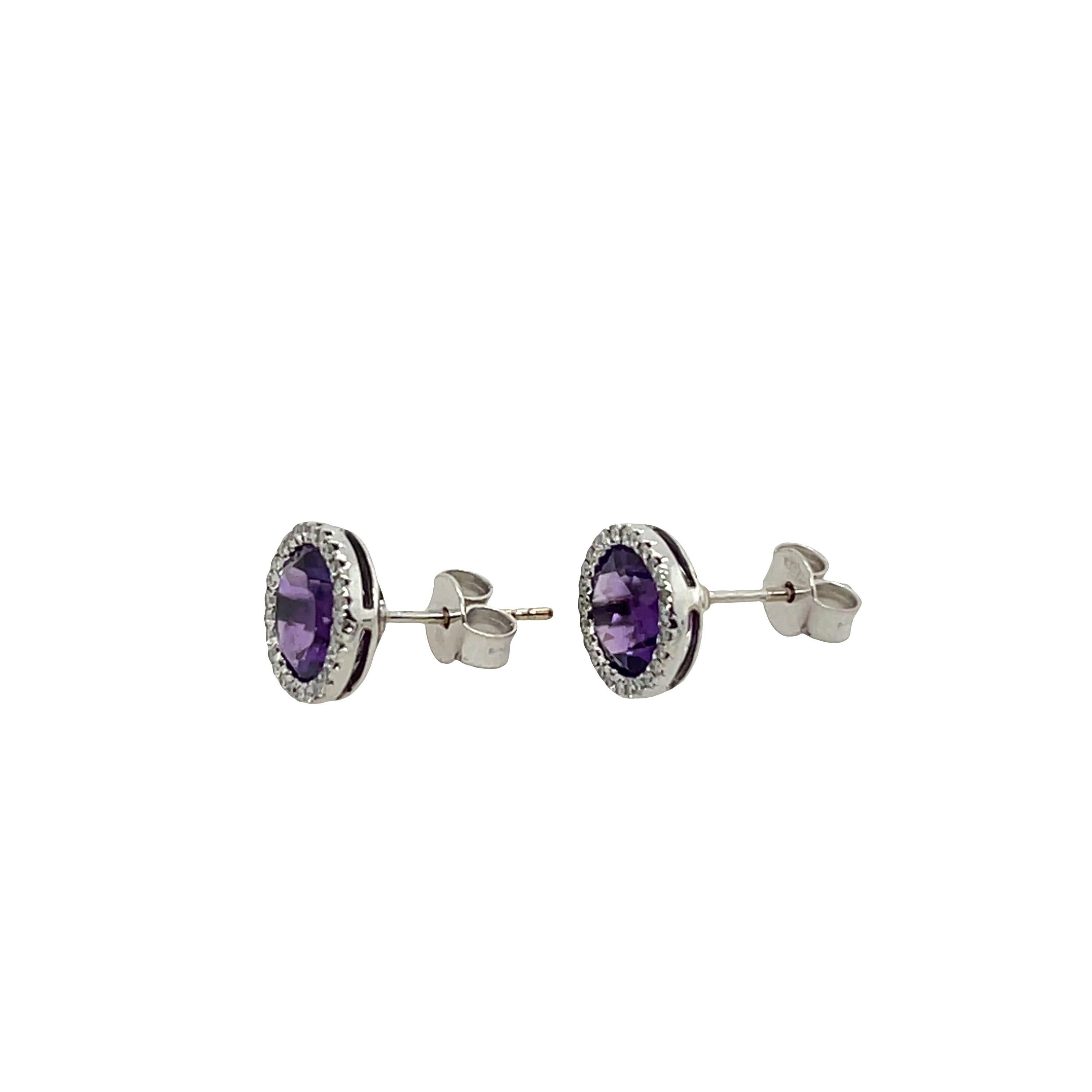 Boucles d'oreilles en or blanc 18ct serties d'améthyste et de diamants en halo Excellent état - En vente à London, GB