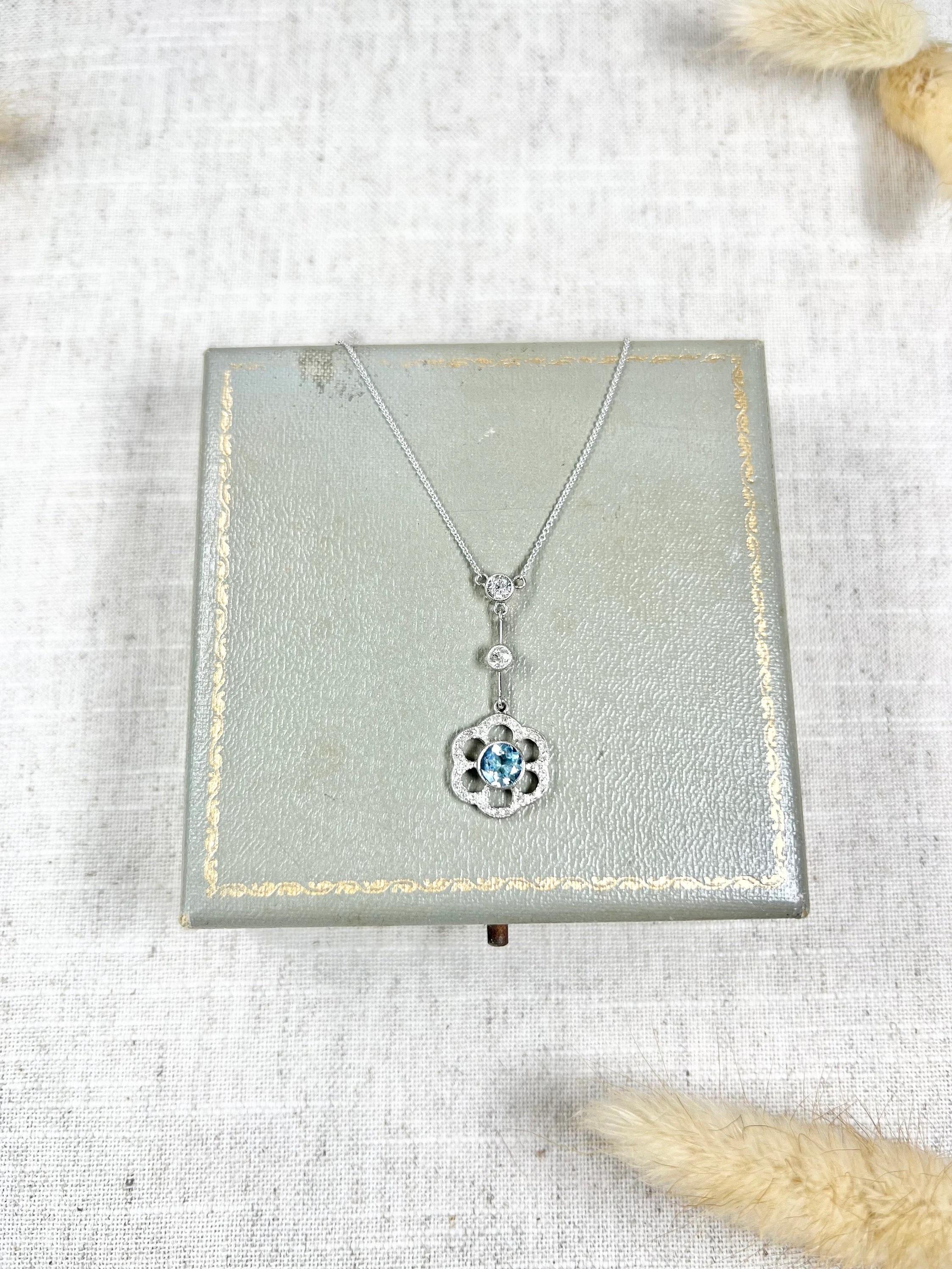 18ct White Gold Edwardian Aquamarine Diamond Articulated Flower Pendant Necklace For Sale 1