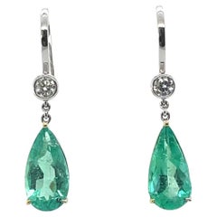 18CT White Gold Emerald and Diamond Earring