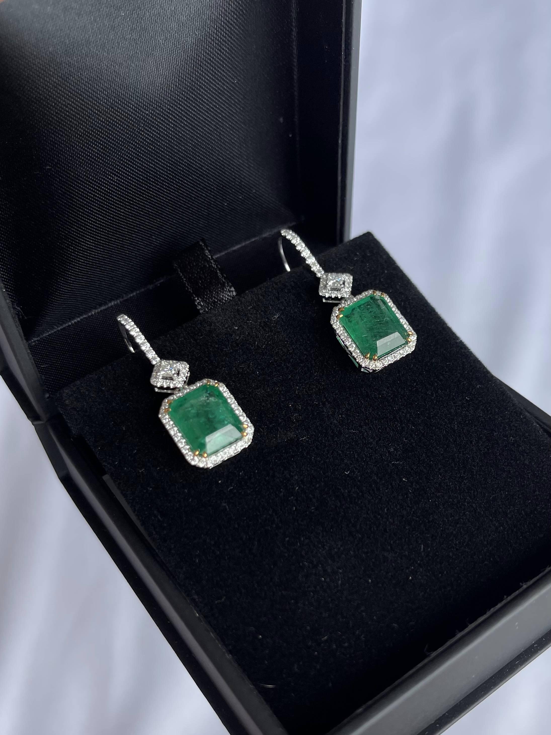 18CT White Gold Emerald and Diamond Earrings In New Condition For Sale In Sydney, NSW