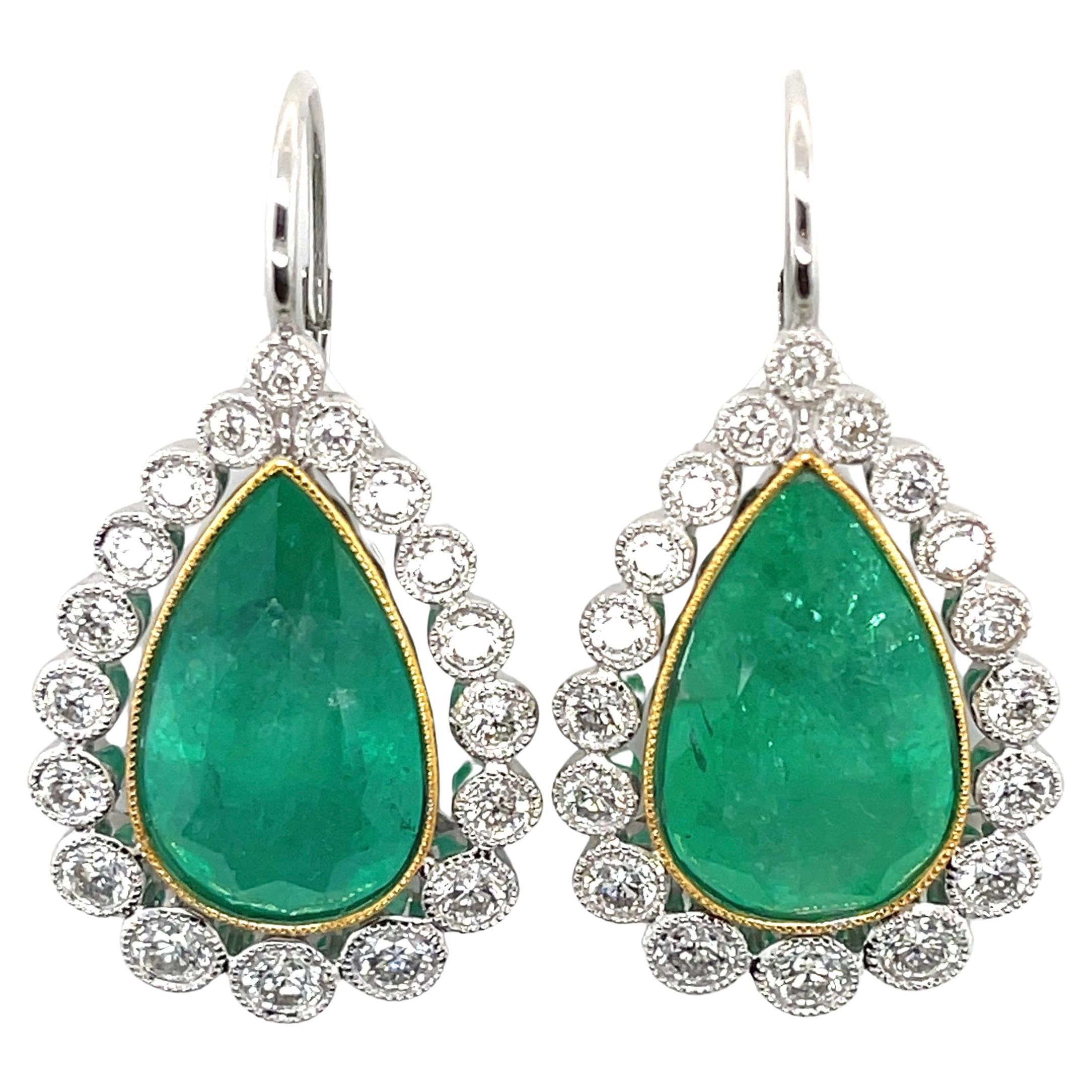 18CT White Gold Emerald and Diamond Earrings In New Condition For Sale In Sydney, NSW