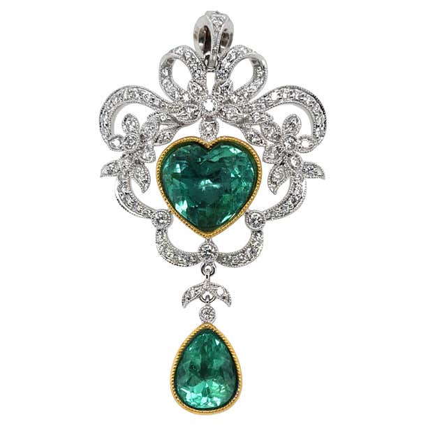 18CT White Gold Emerald and Diamond Pendant For Sale at 1stDibs