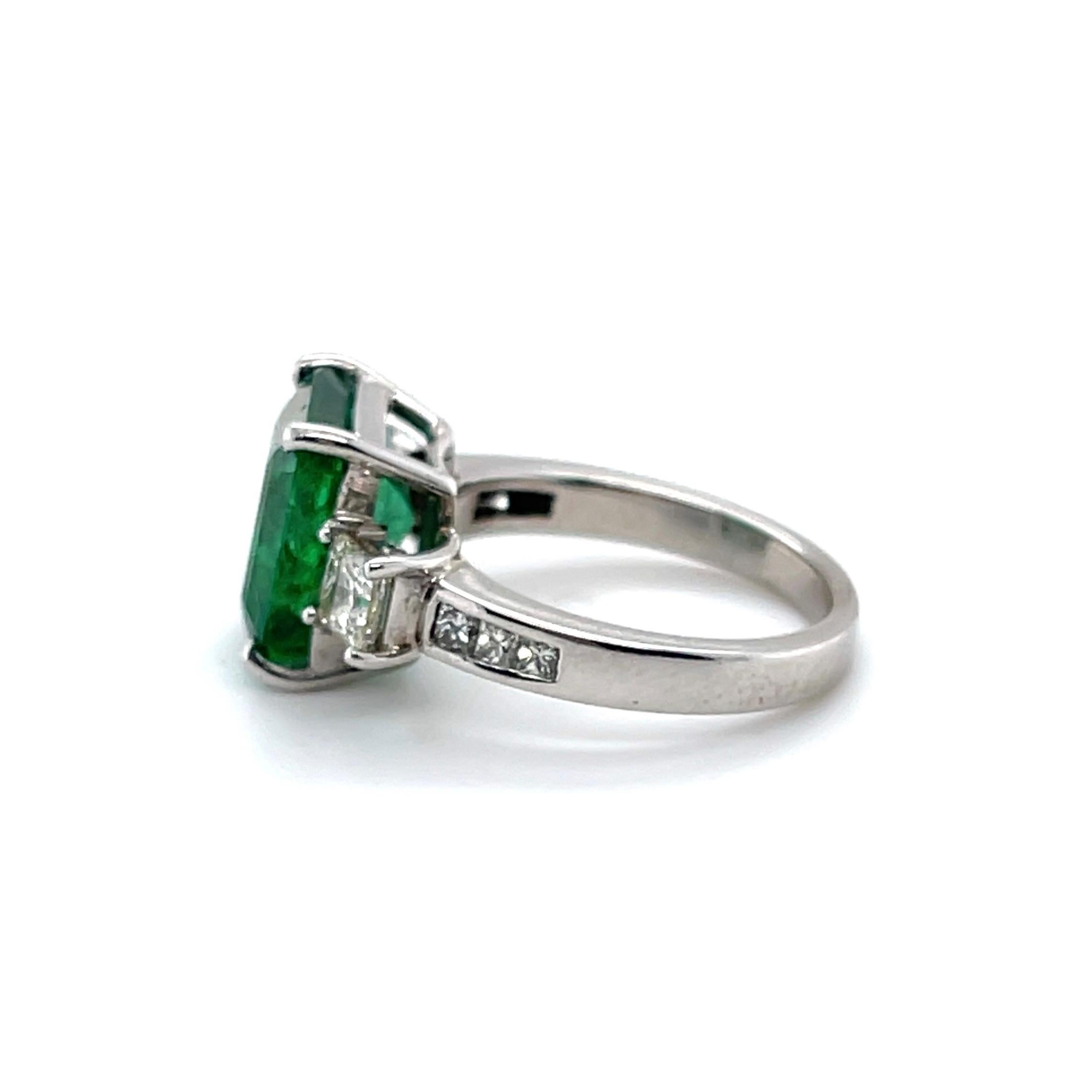 Emerald cut emerald, crafted with eighteen karat white gold, featuring stunning selection of two claw set princess cut diamonds, six channel set princess cut diamonds, complimented by a polished finish design.

Emerald weight: 4.81ct

Emerald