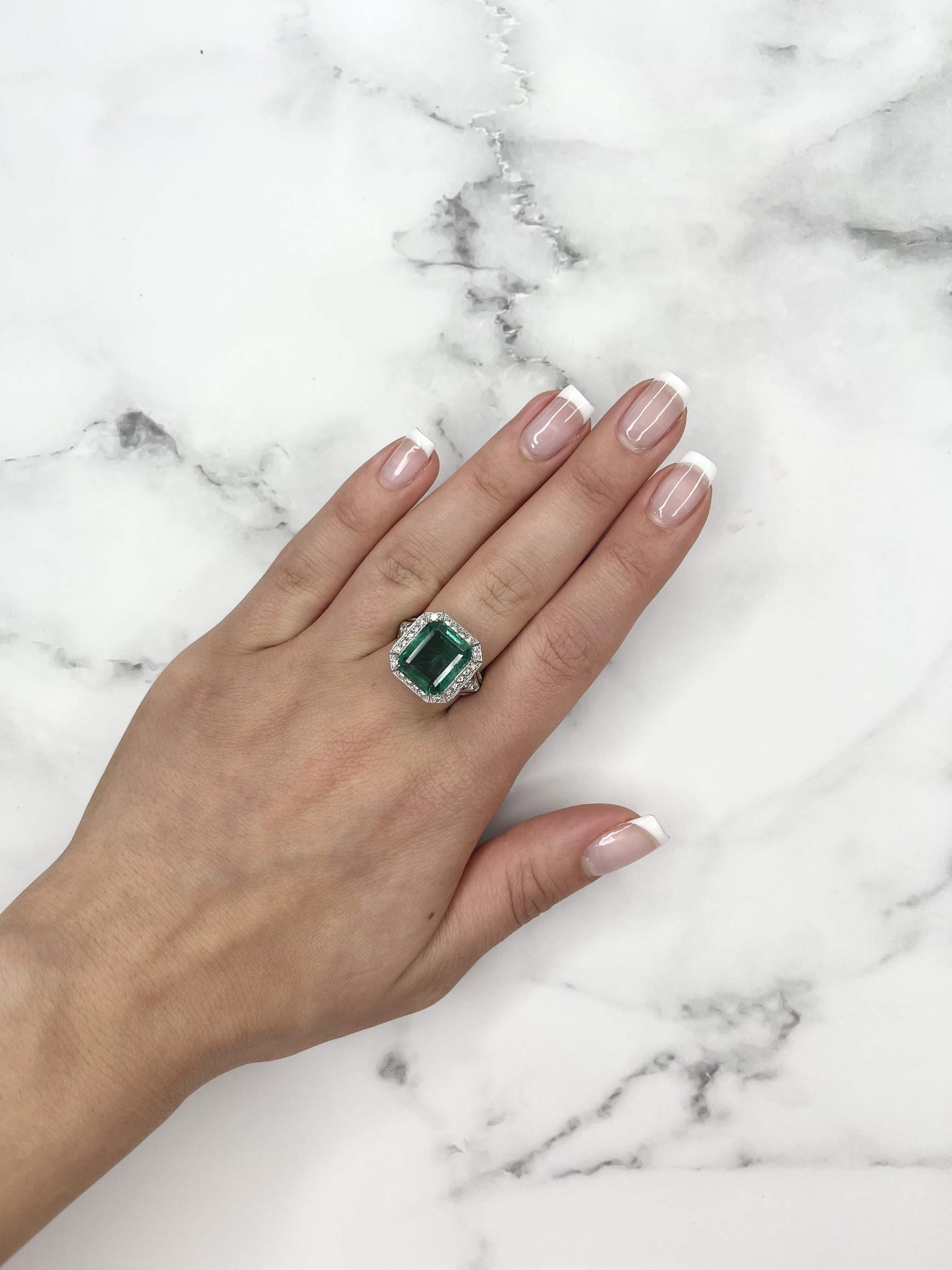 18 Karat Weißgold Ring mit Smaragd und Diamant im Zustand „Neu“ im Angebot in Sydney, NSW