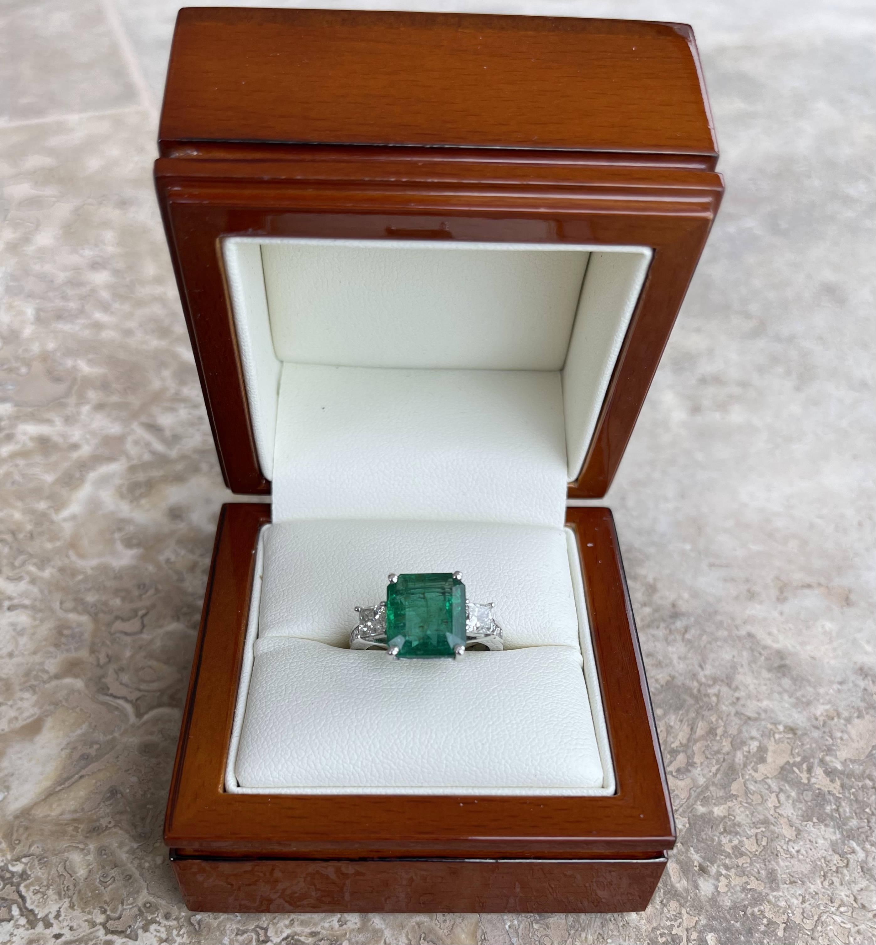 Women's or Men's 18Ct White Gold Emerald and Diamond Ring
