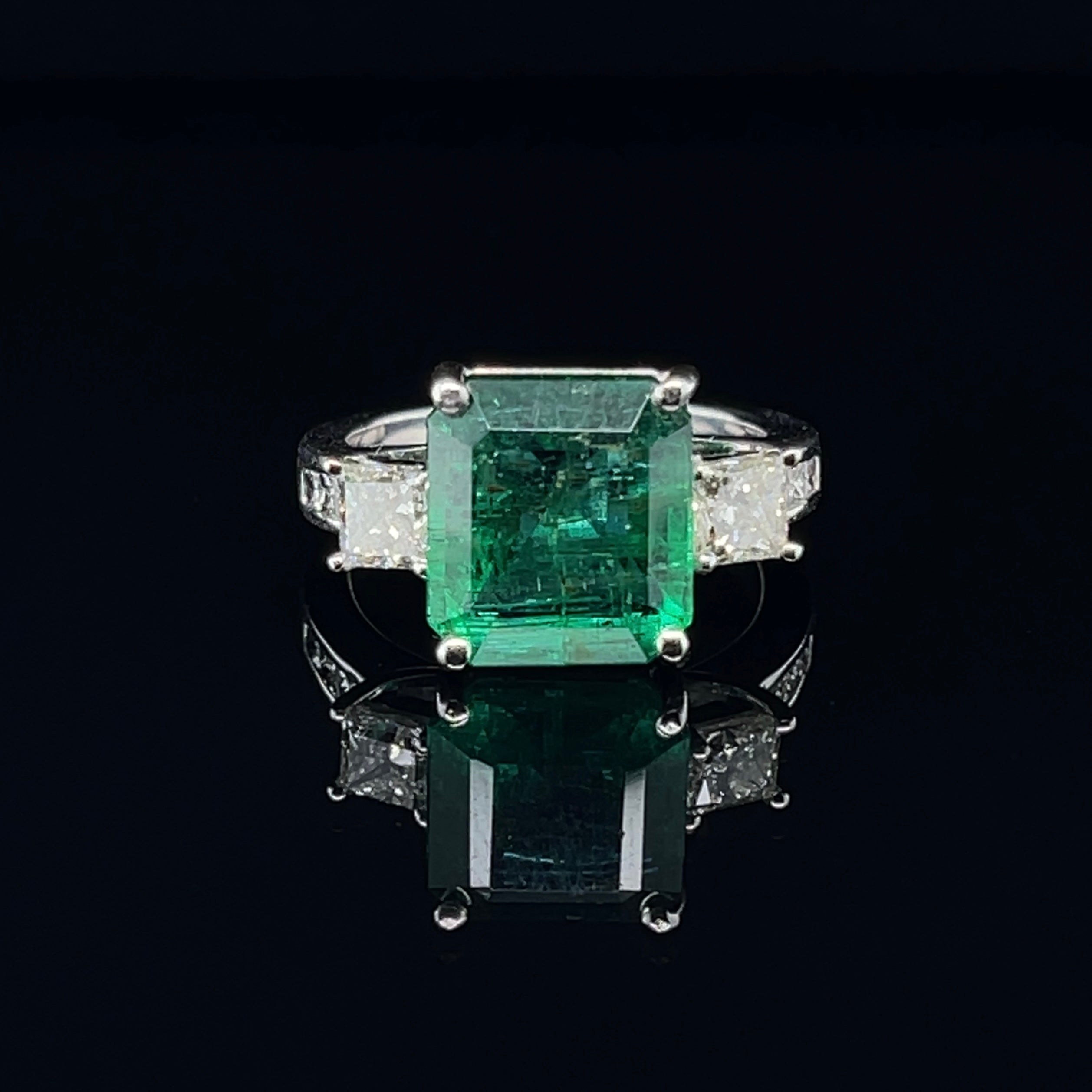 18ct white gold emerald ring