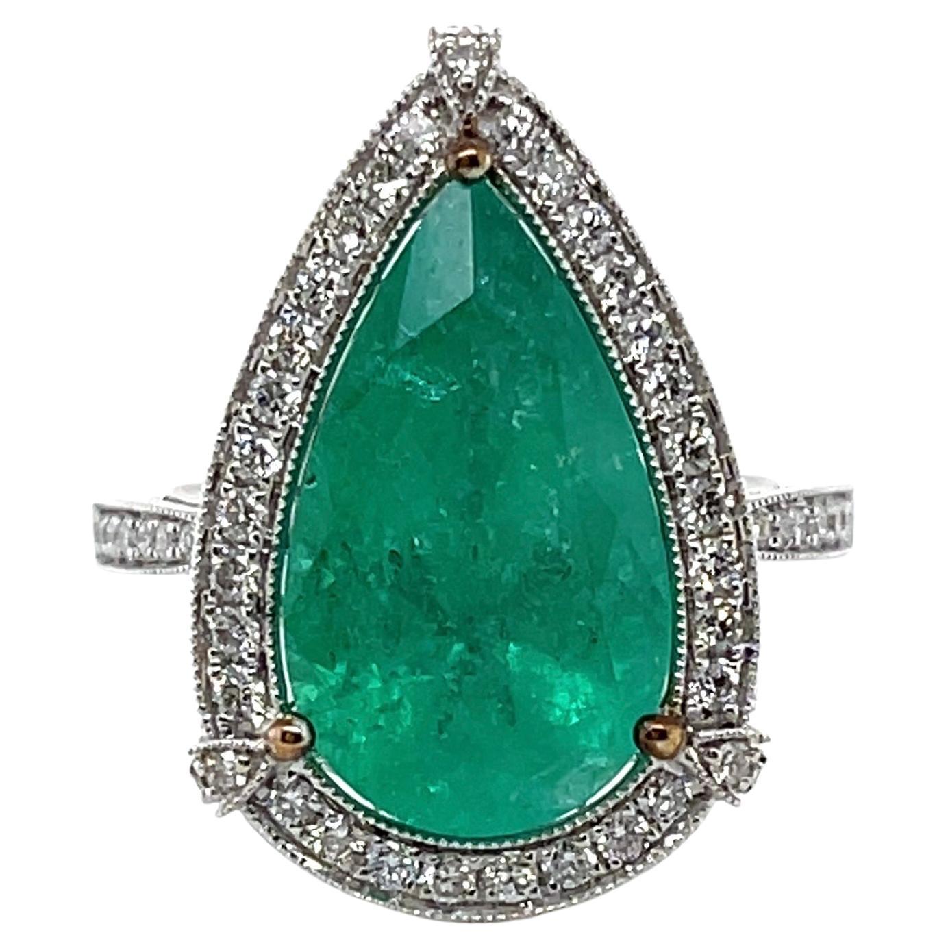 18ct White Gold Emerald and Diamond Ring For Sale