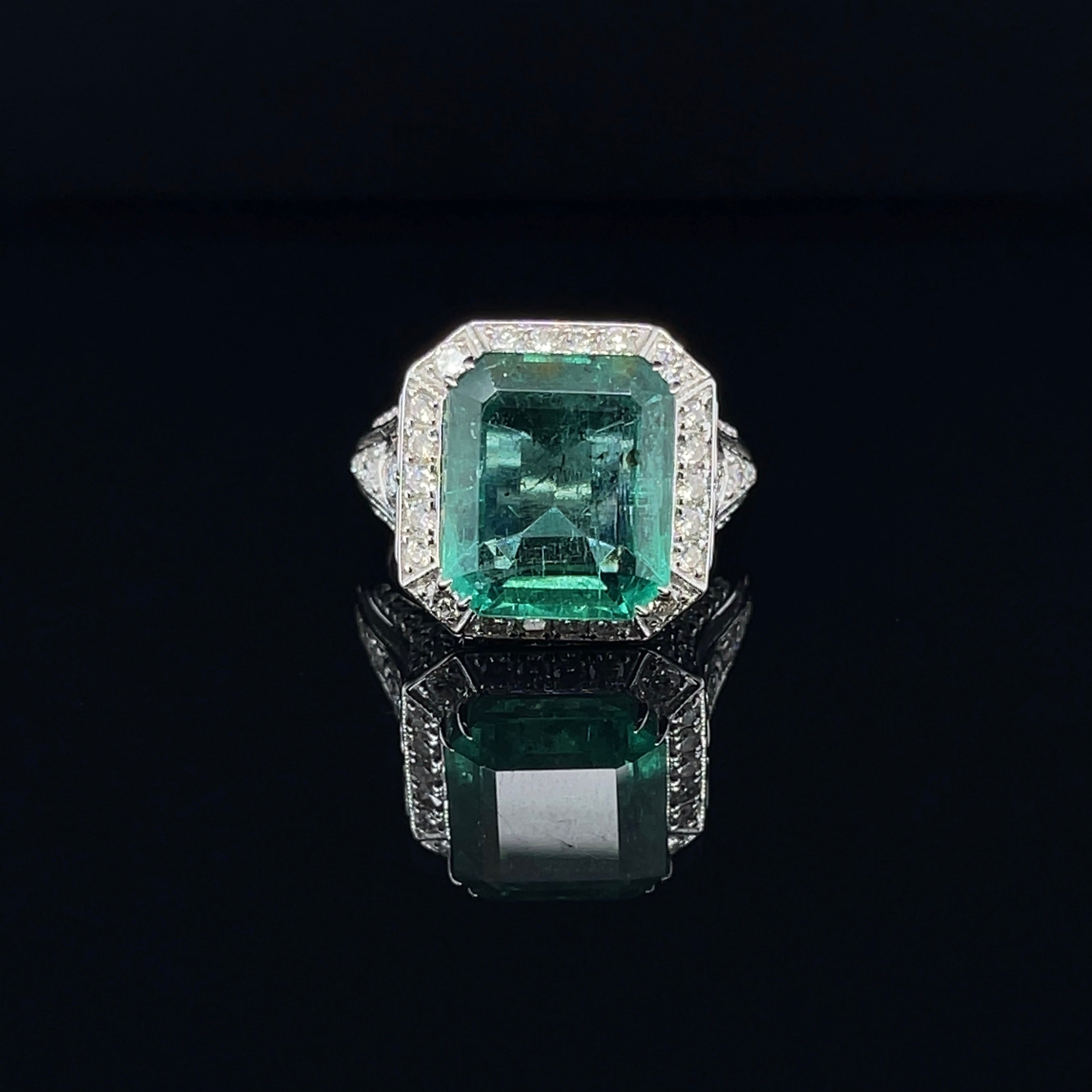 18 Karat Weißgold Ring mit Smaragd und Diamant für Damen oder Herren im Angebot