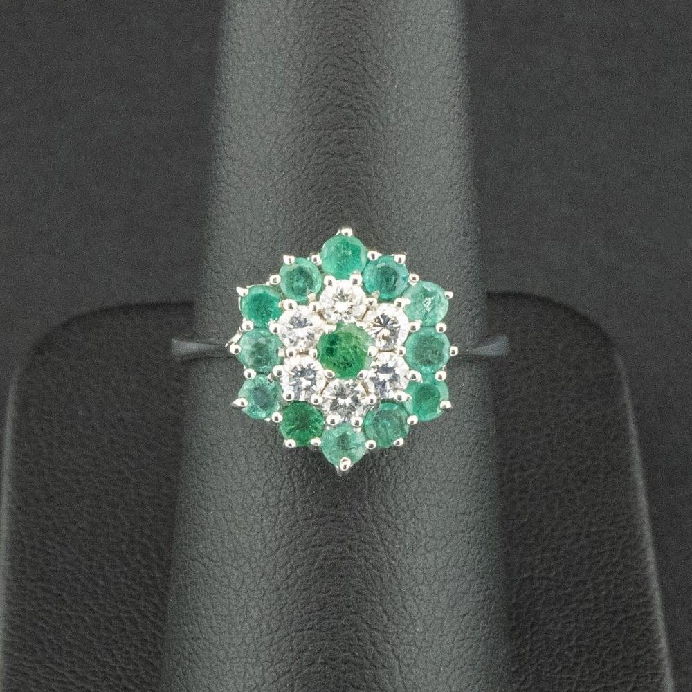 Round Cut 18ct White Gold Emerald and Diamond Ring Size N 3.5g For Sale