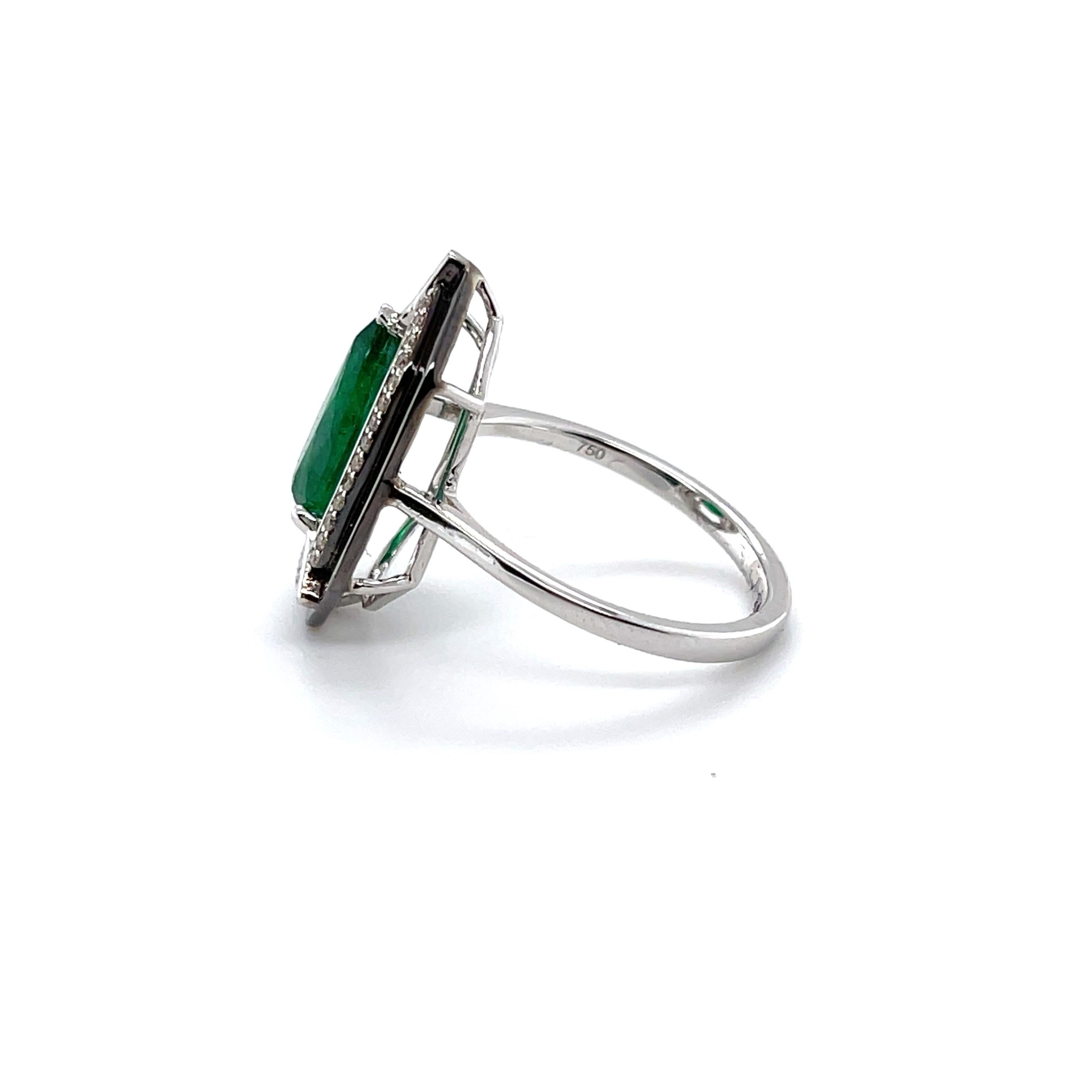 For Sale:  18ct White Gold Emerald Diamond and Onyx Dress Ring 3