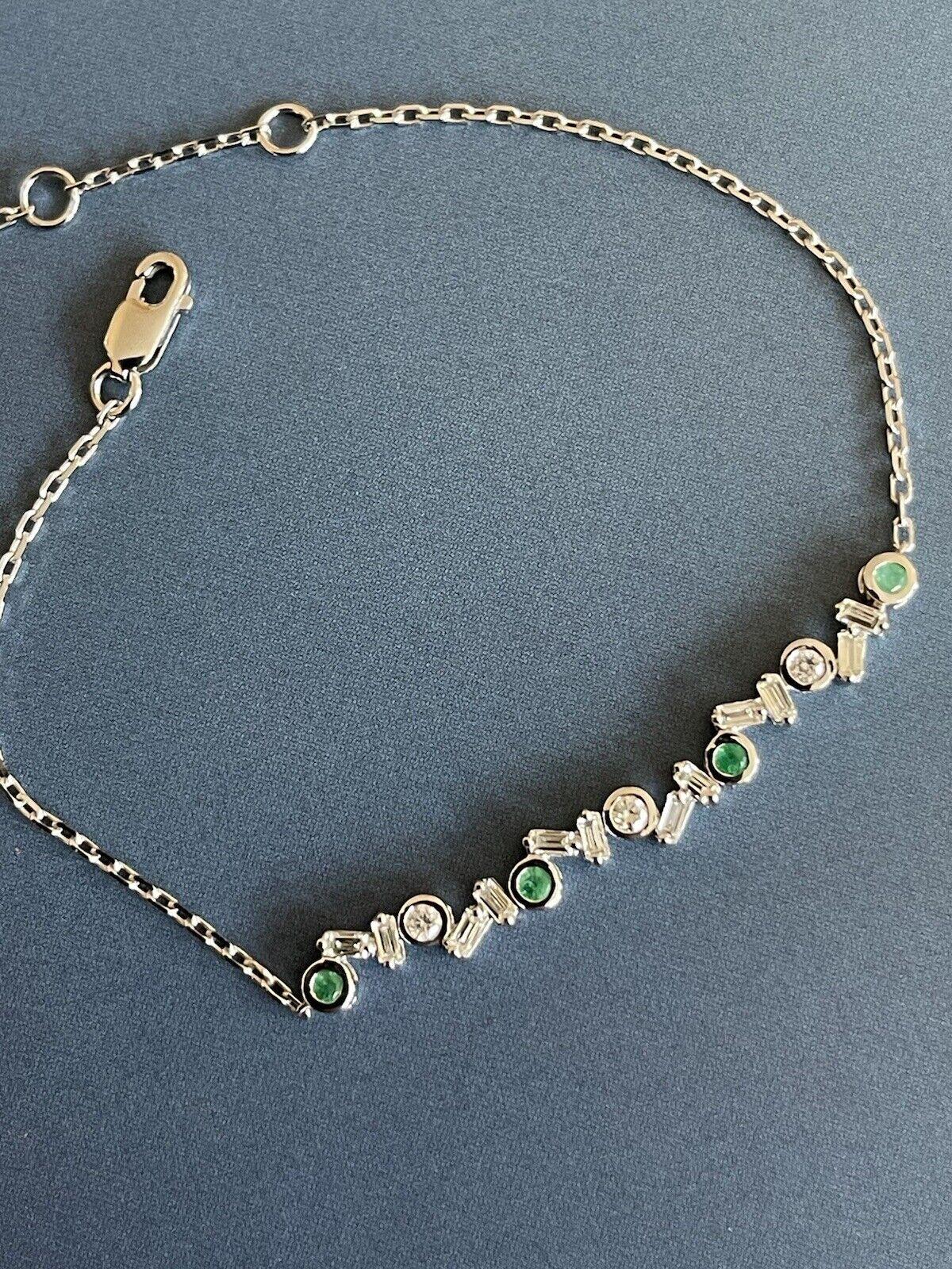 18ct White Gold Emerald Diamond Bracelet 0.50ct Halo Cluster Chain In New Condition For Sale In Ilford, GB