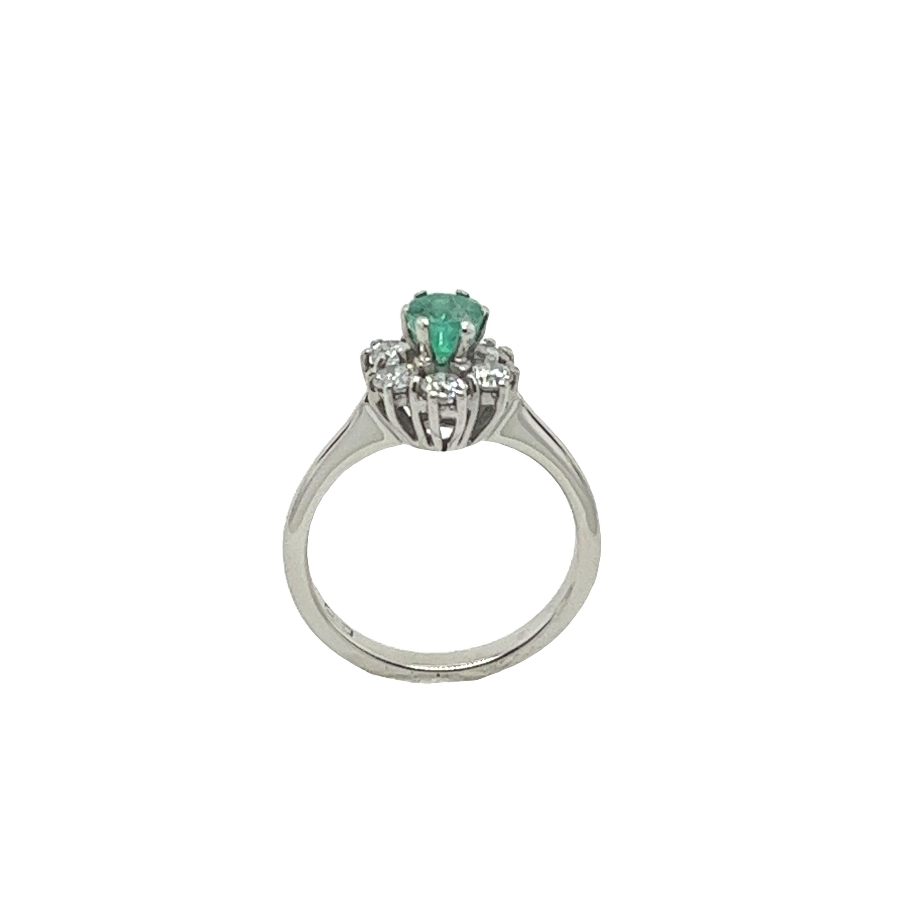 Round Cut 18ct White Gold Emerald & Diamond Cluster Ring For Sale