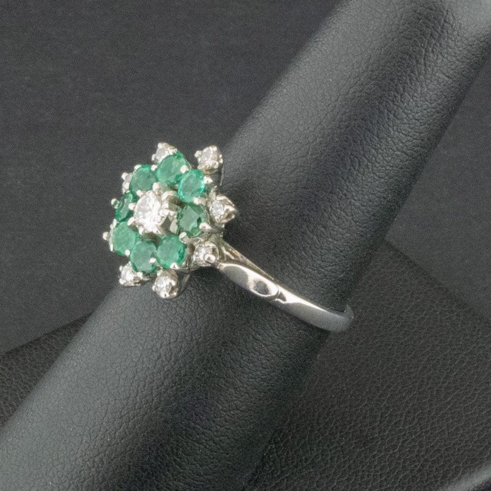 Round Cut 18 Carat White Gold Emerald & Diamond Cluster Ring Size Uk O 4.0g For Sale
