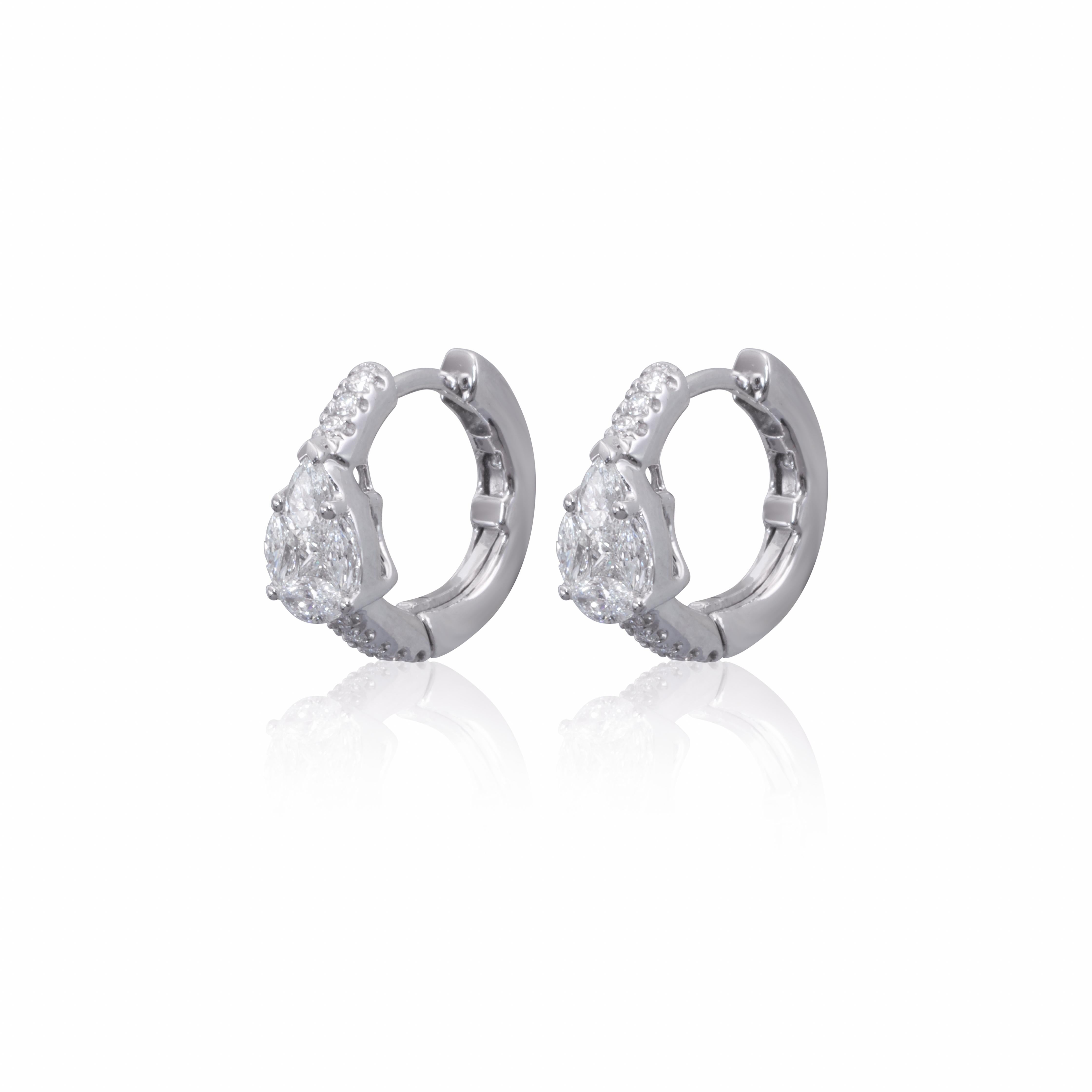Taille ronde Boucles d'oreilles en or blanc 18 ct avec motif poire et diamant naturel miné de forme fantaisie en vente