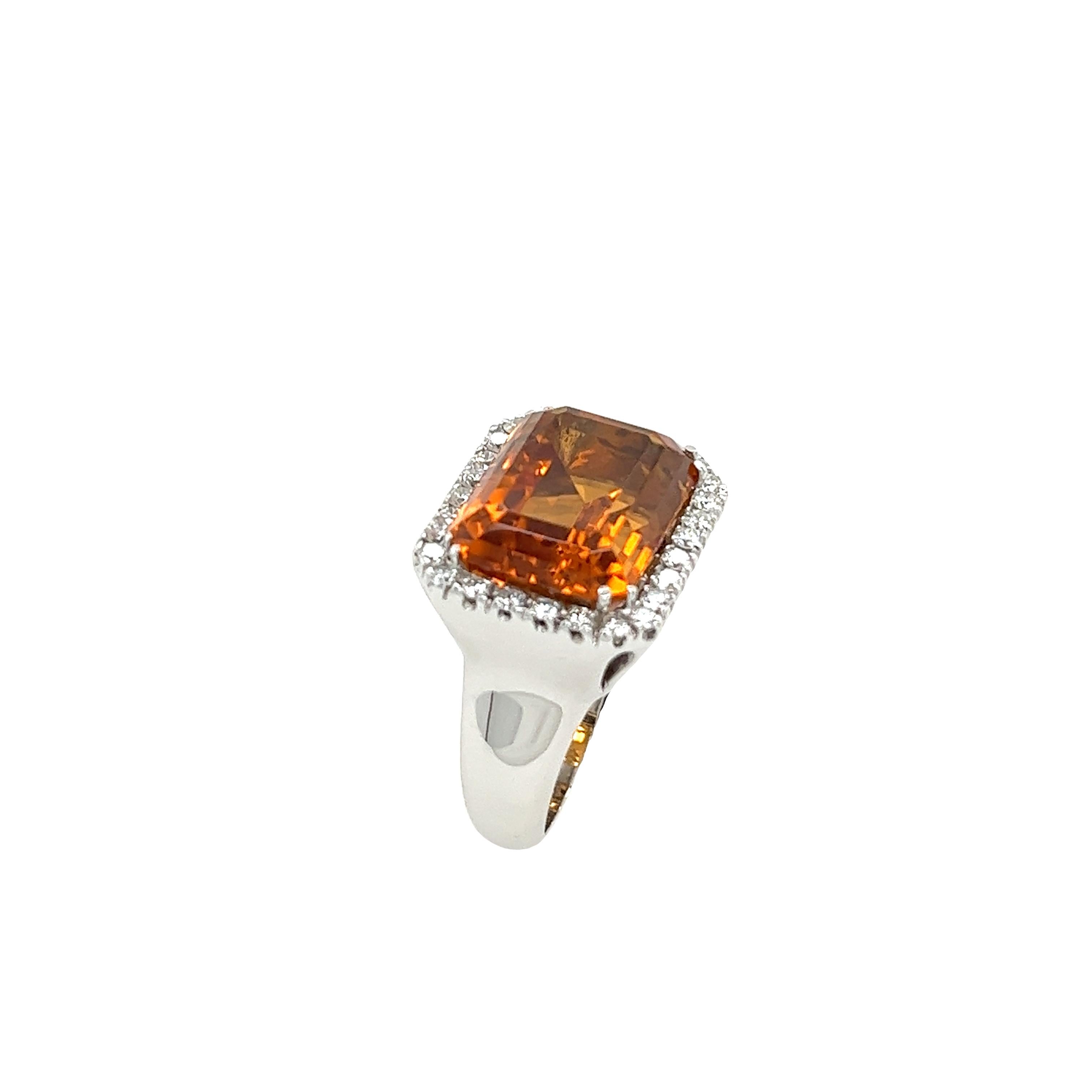 18ct White Gold Fine Quality Citrine &Diamond Ring set with Emerald cut & Halo For Sale 1