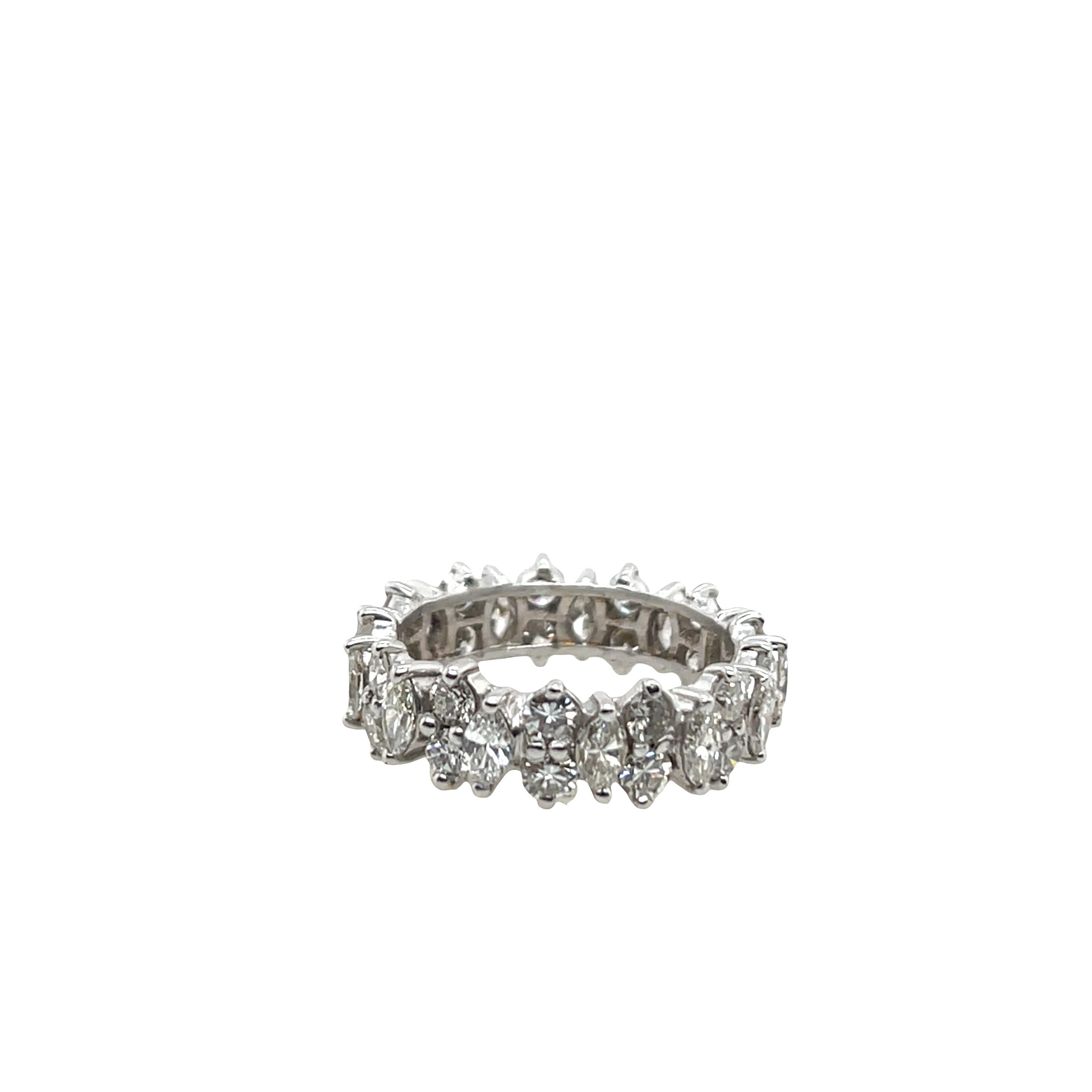 Anillo de Diamantes Eternidad Completa de Oro Blanco de 18 ct, Engastado con Diamantes Naturales de 3,0 ct en Excelente estado para la venta en London, GB
