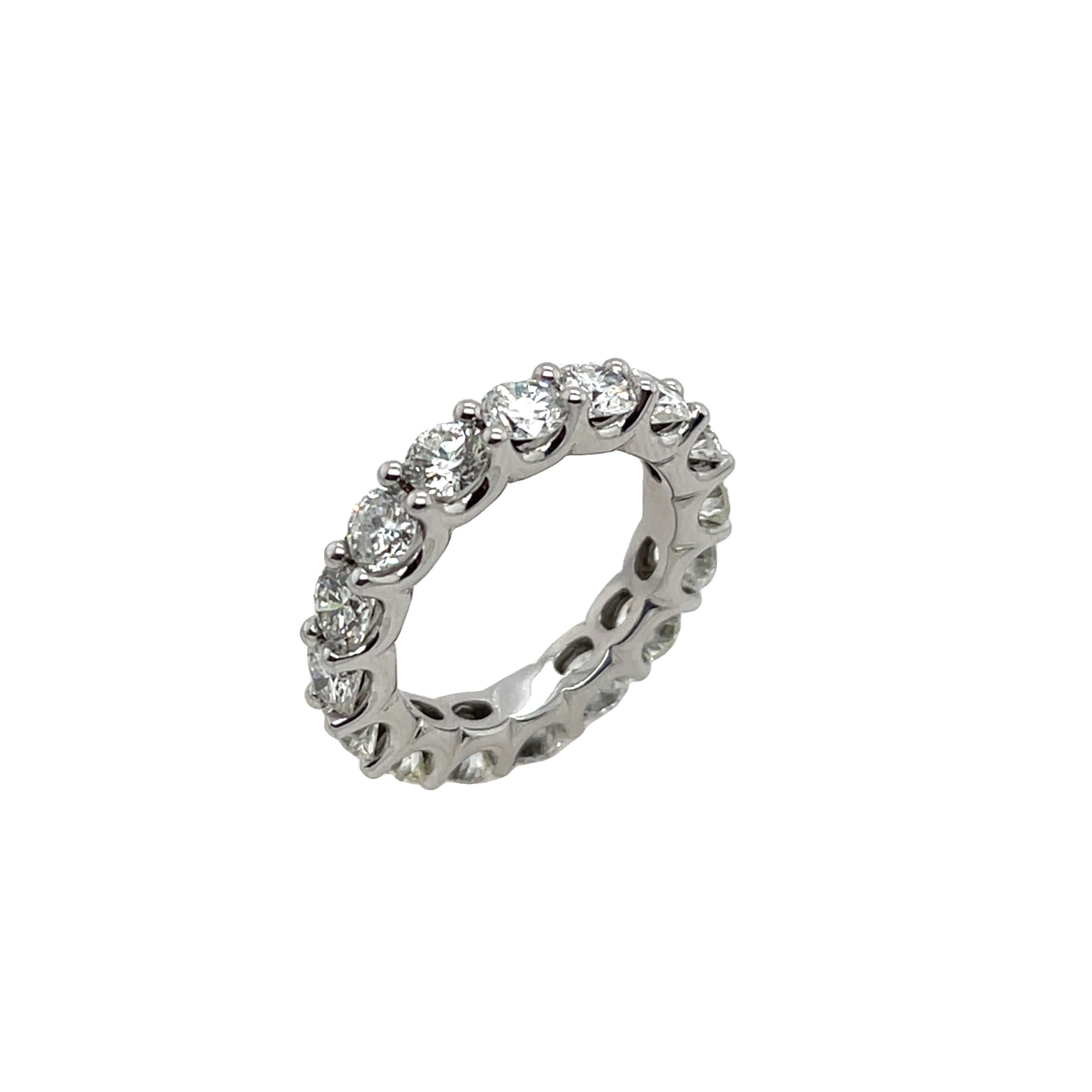 18ct White Gold Full Eternity Diamond Ring, Set With 4.27ct Natural Diamonds In New Condition In London, GB