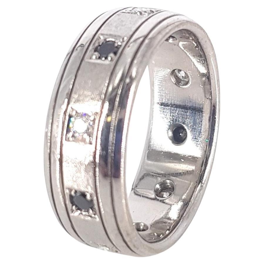 18 Carat White Gold Gents Diamond Ring For Sale