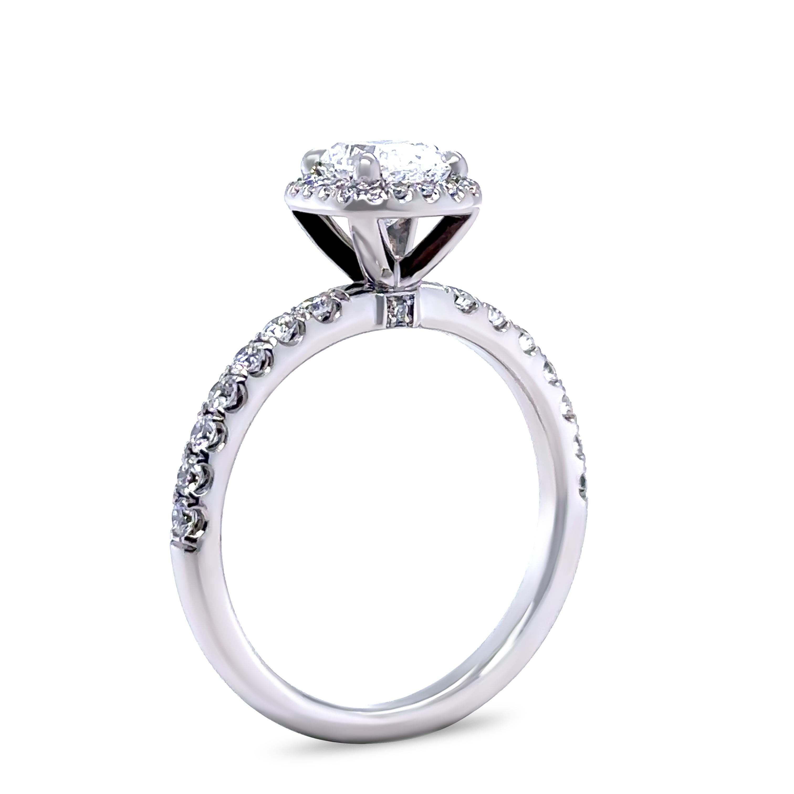 Anello di fidanzamento con diamante taglio cuscino in oro bianco 18ct GIA 1.52ct in vendita 6